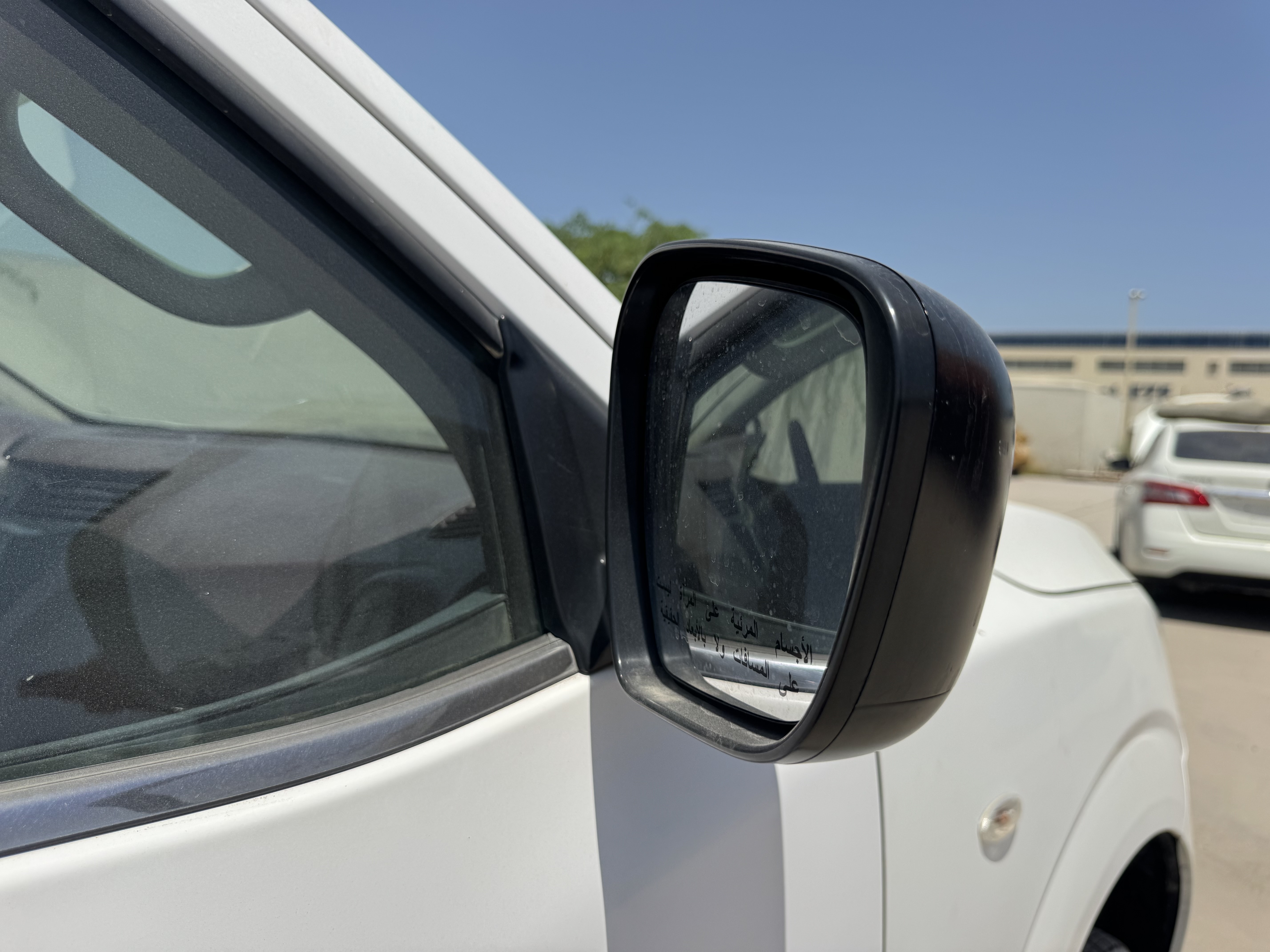 PUV-001-Nissan-Navara-4WD-Pickups-inspection-Exterior-Right-side-mirror-1
