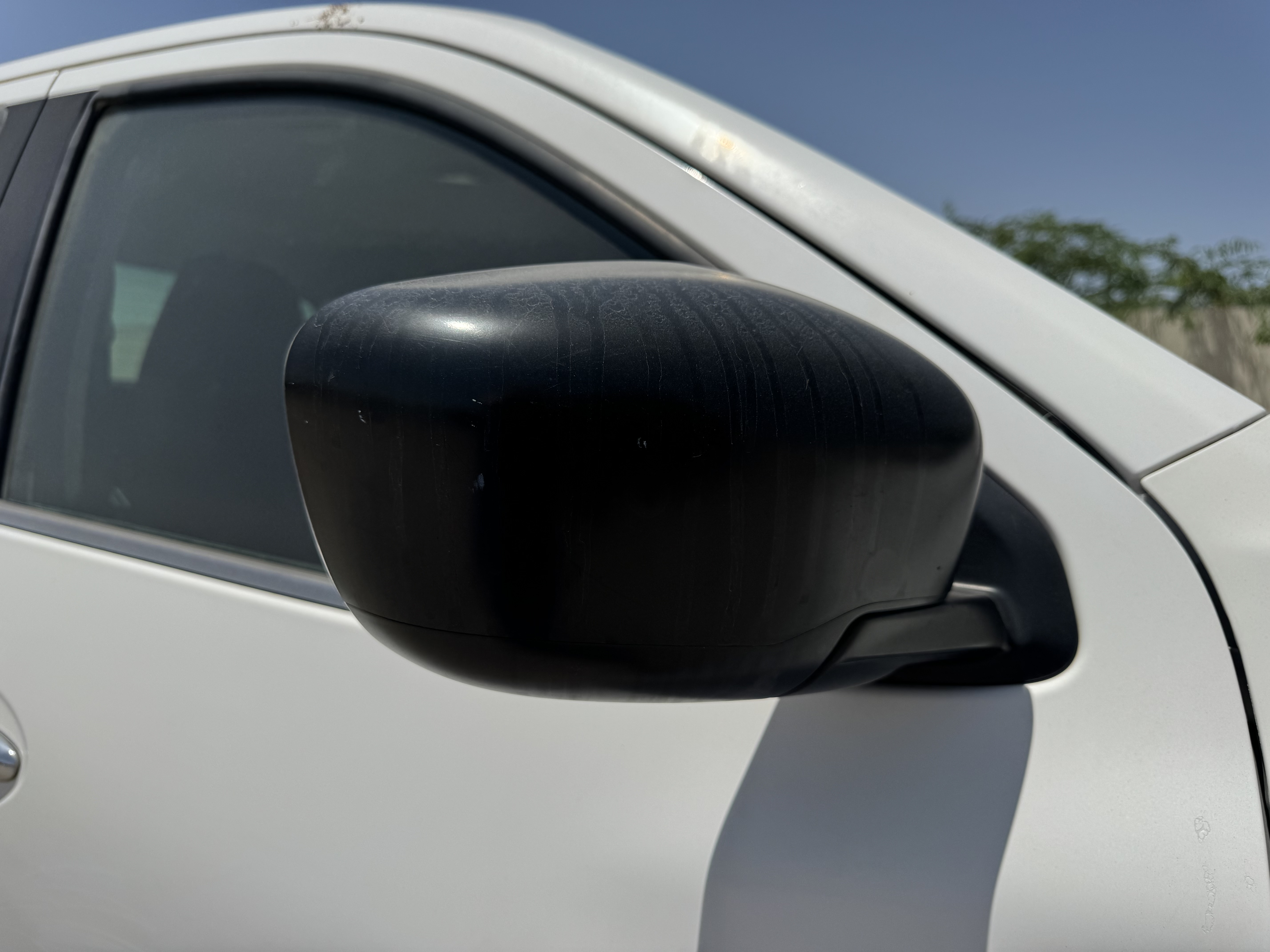 PUV-001-Nissan-Navara-4WD-Pickups-inspection-Exterior-Right-side-mirror-1