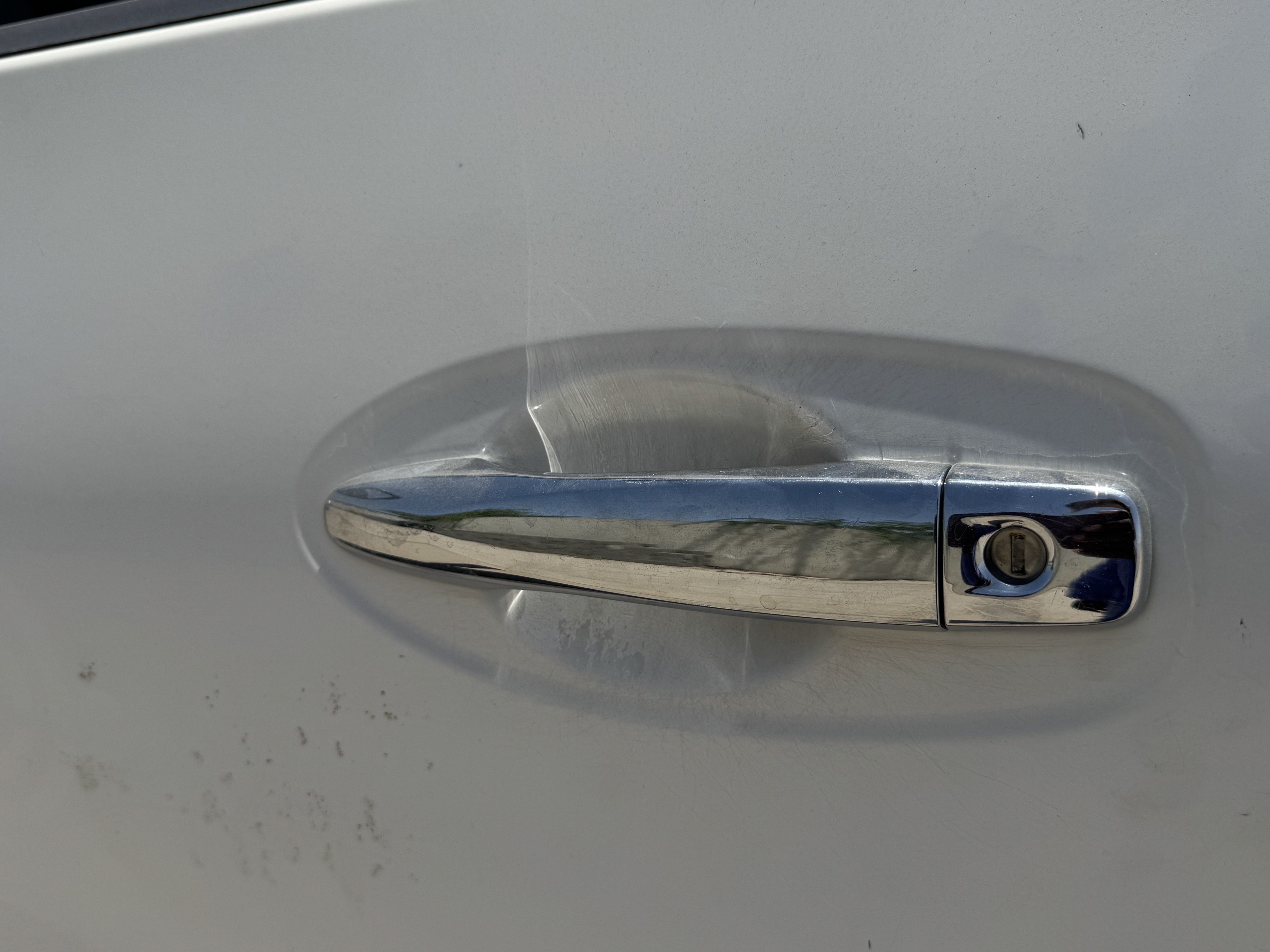 PUV-001-Nissan-Navara-4WD-Pickups-inspection-Interior-Door-handles-1