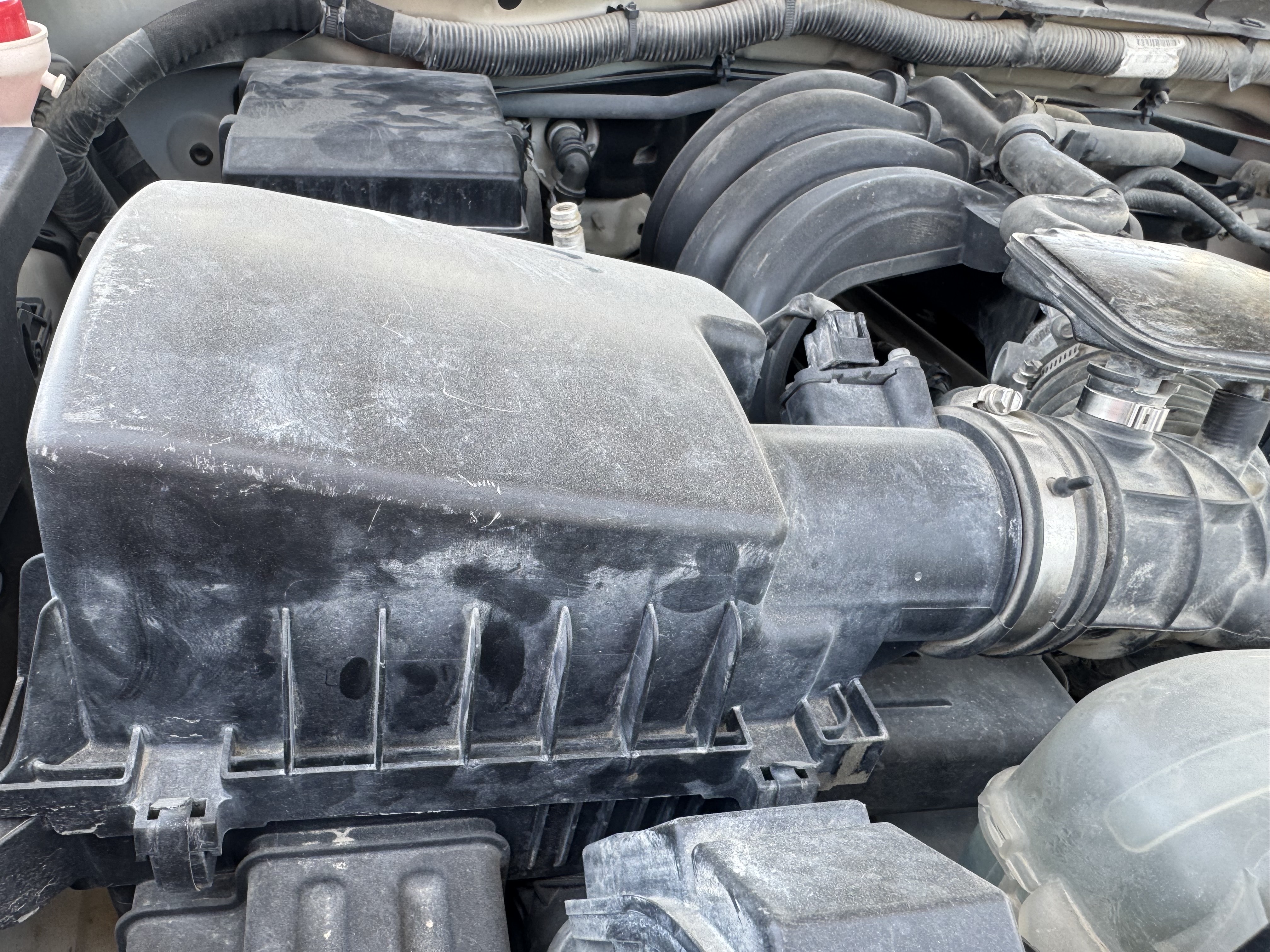 PUV-001-Nissan-Navara-4WD-Pickups-inspection-Engine-Air-intake-system-1