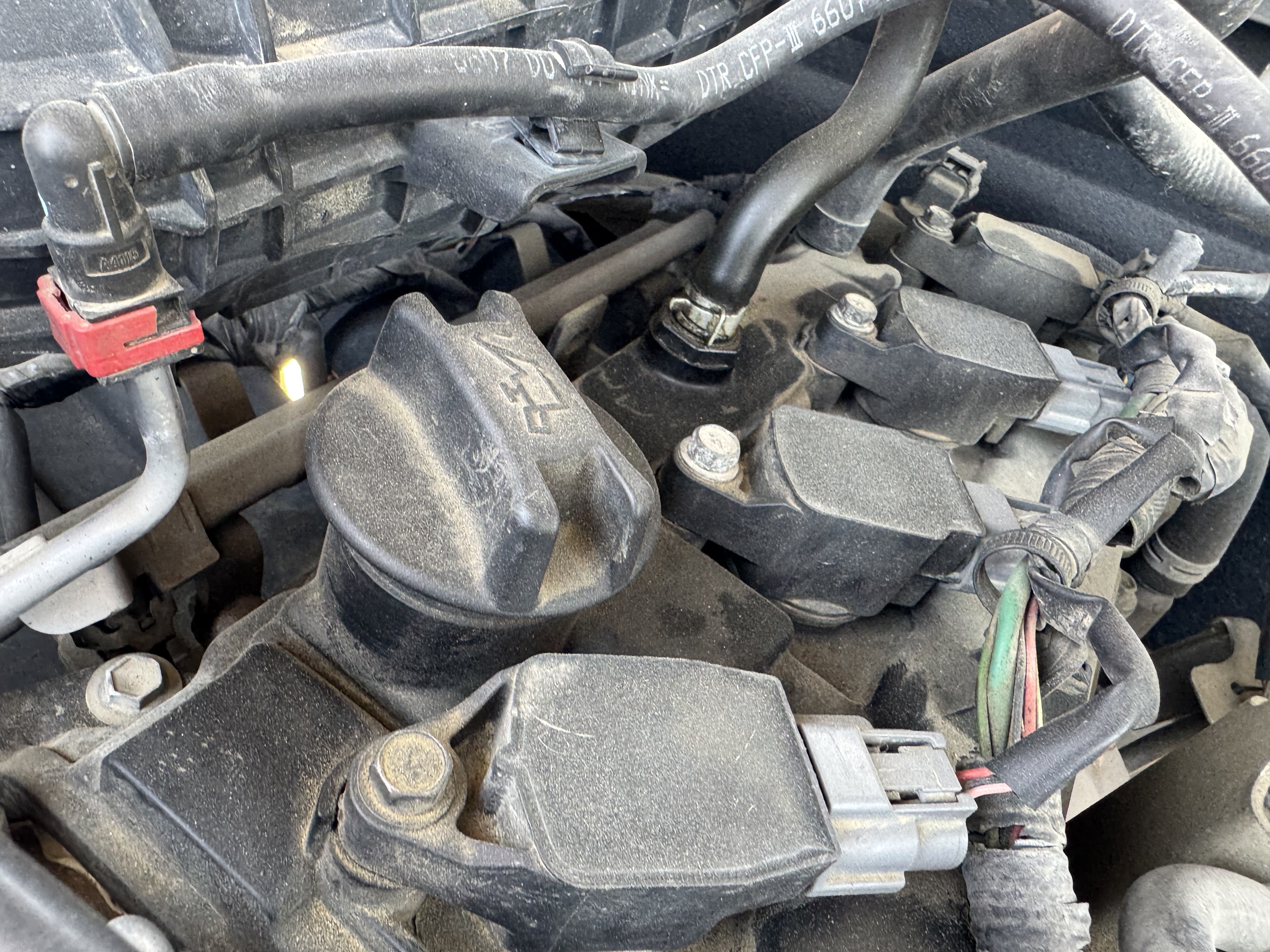 PUV-001-Nissan-Navara-4WD-Pickups-inspection-Engine-Engine-oil-leaks-1