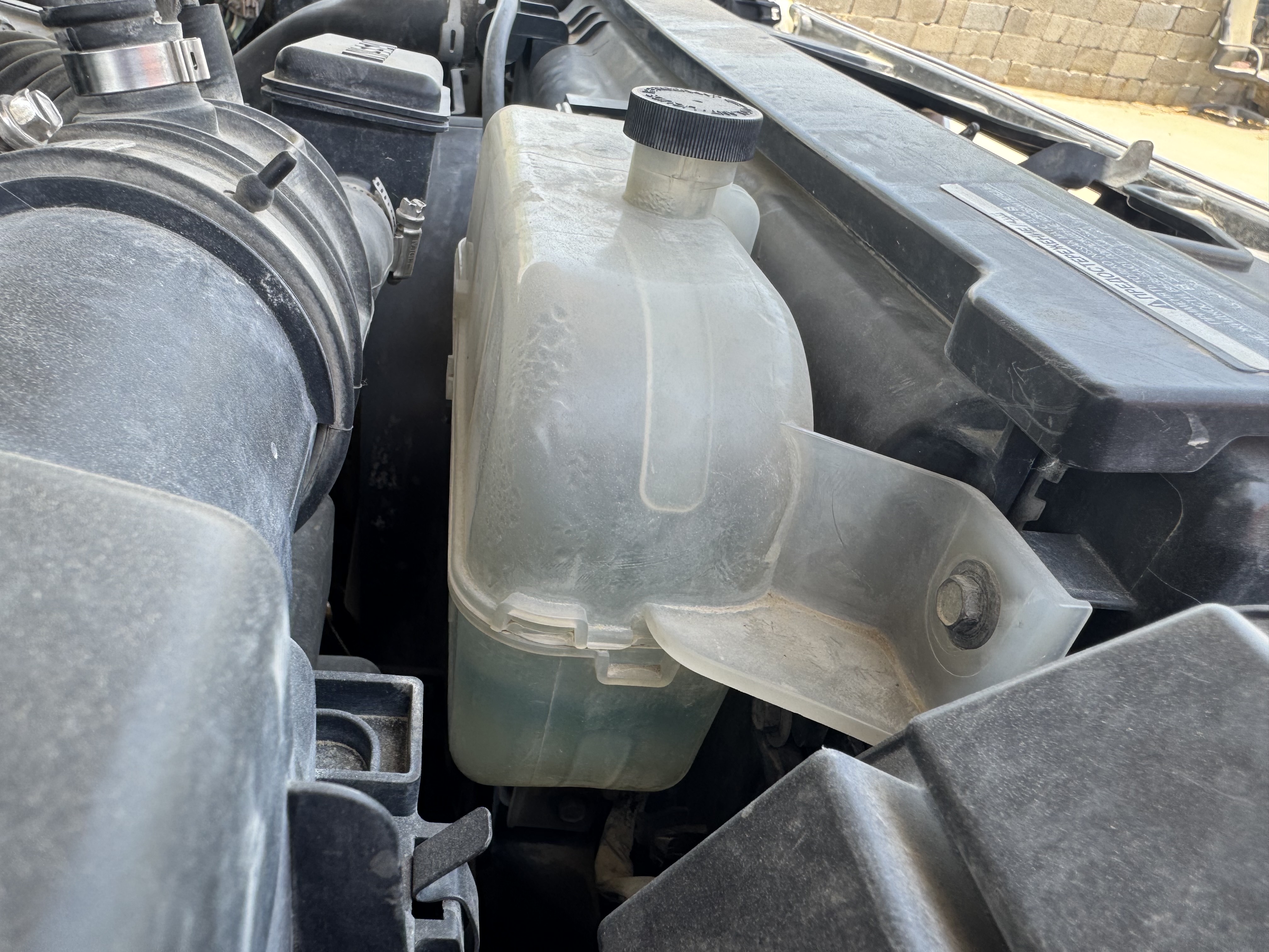 PUV-001-Nissan-Navara-4WD-Pickups-inspection-Engine-Coolant-1