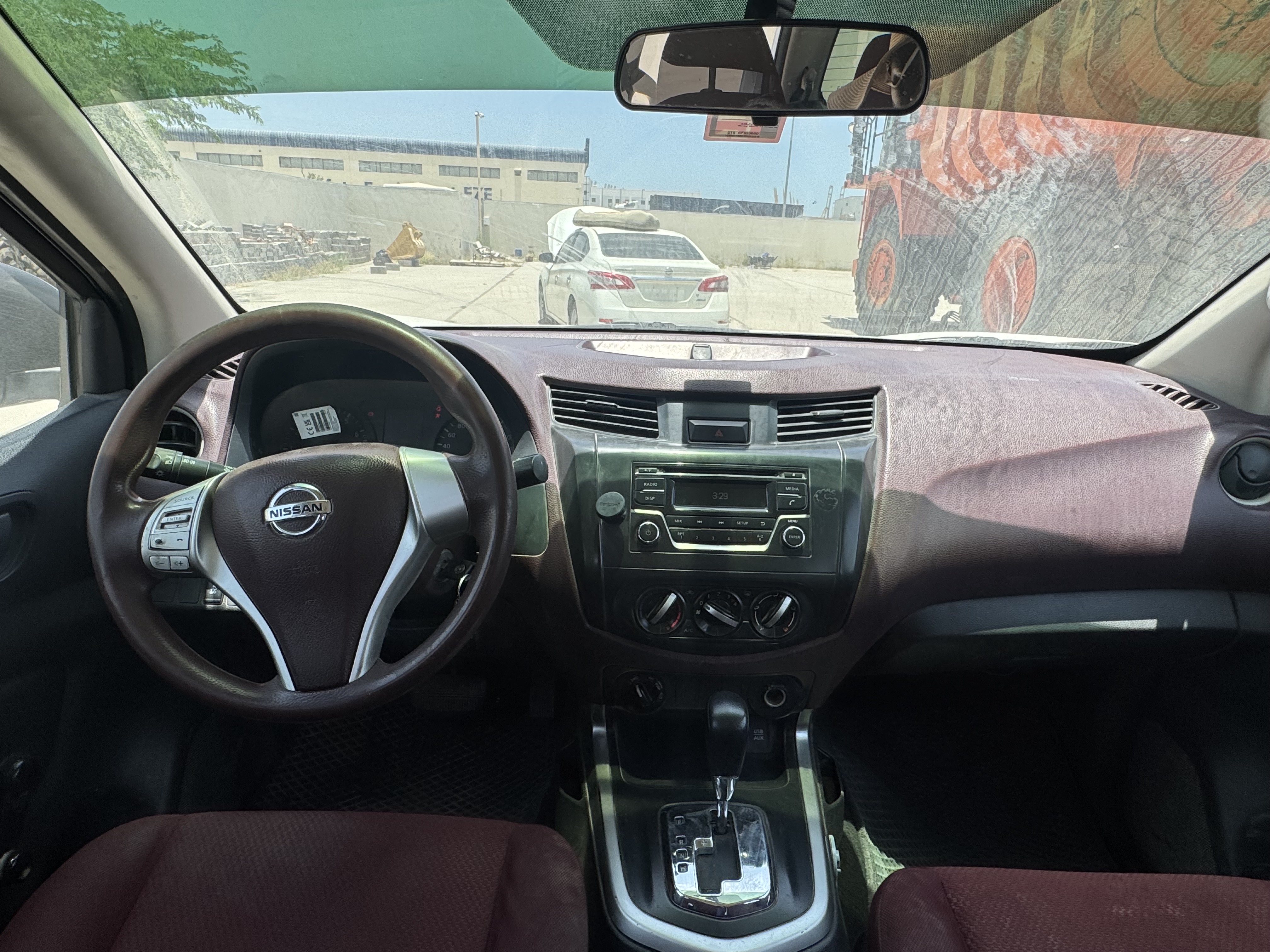 PUV-001-Nissan-Navara-4WD-Pickups-inspection-Interior-Dashboard-1