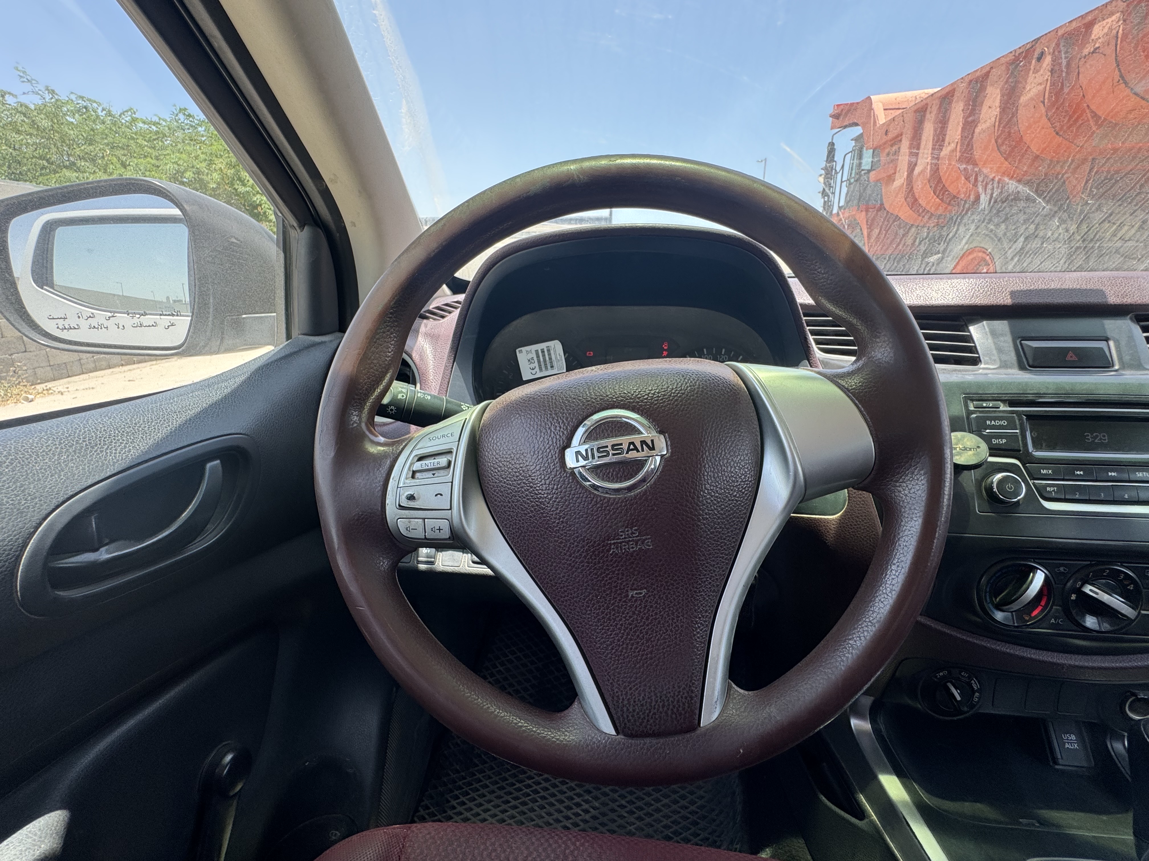 PUV-001-Nissan-Navara-4WD-Pickups-inspection-Interior-Steering-wheel-1