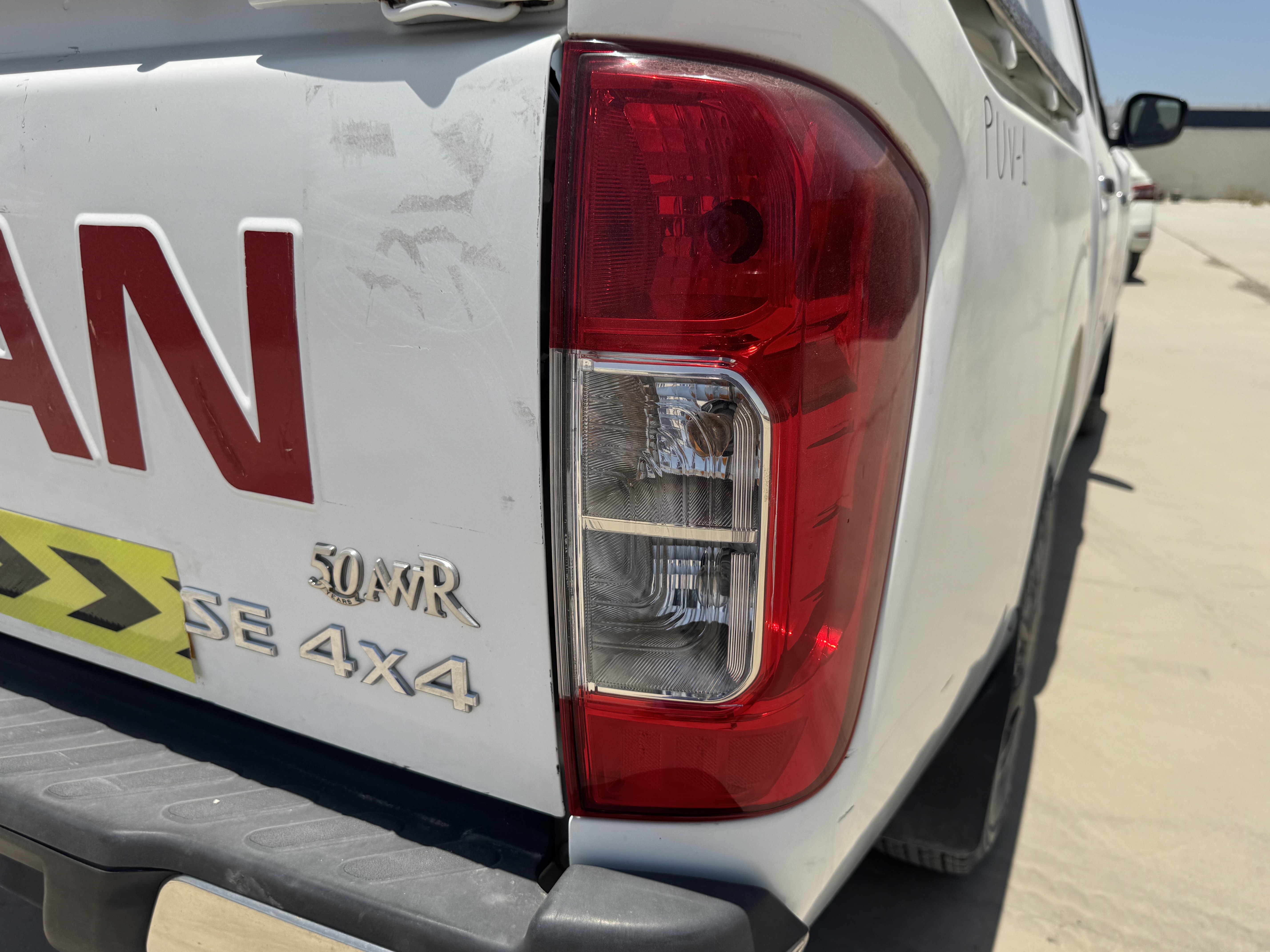PUV-001-Nissan-Navara-4WD-Pickups-inspection-Electronics-Tail-lamp-1