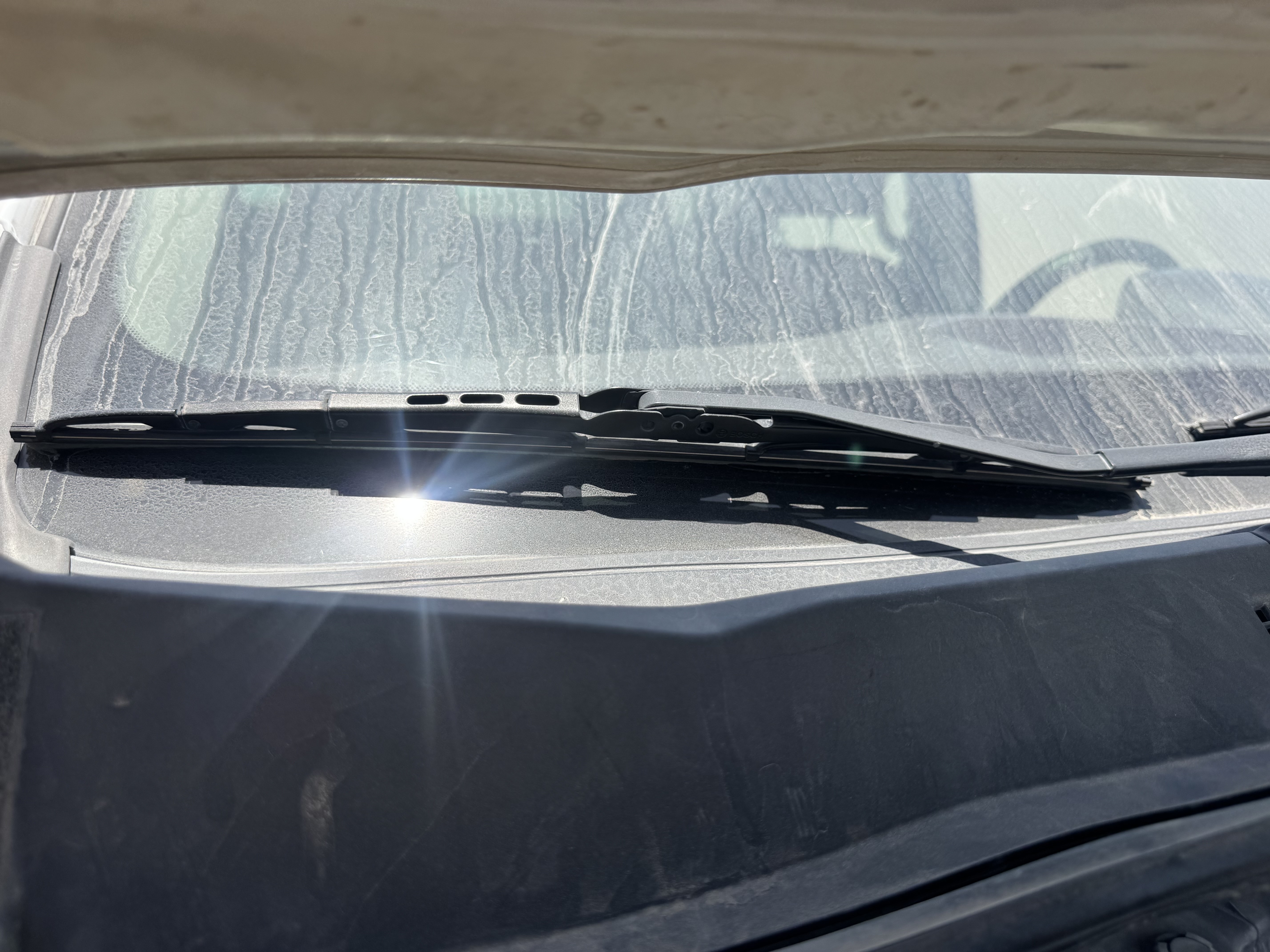 PUV-001-Nissan-Navara-4WD-Pickups-inspection-Electronics-Front-wiper-1