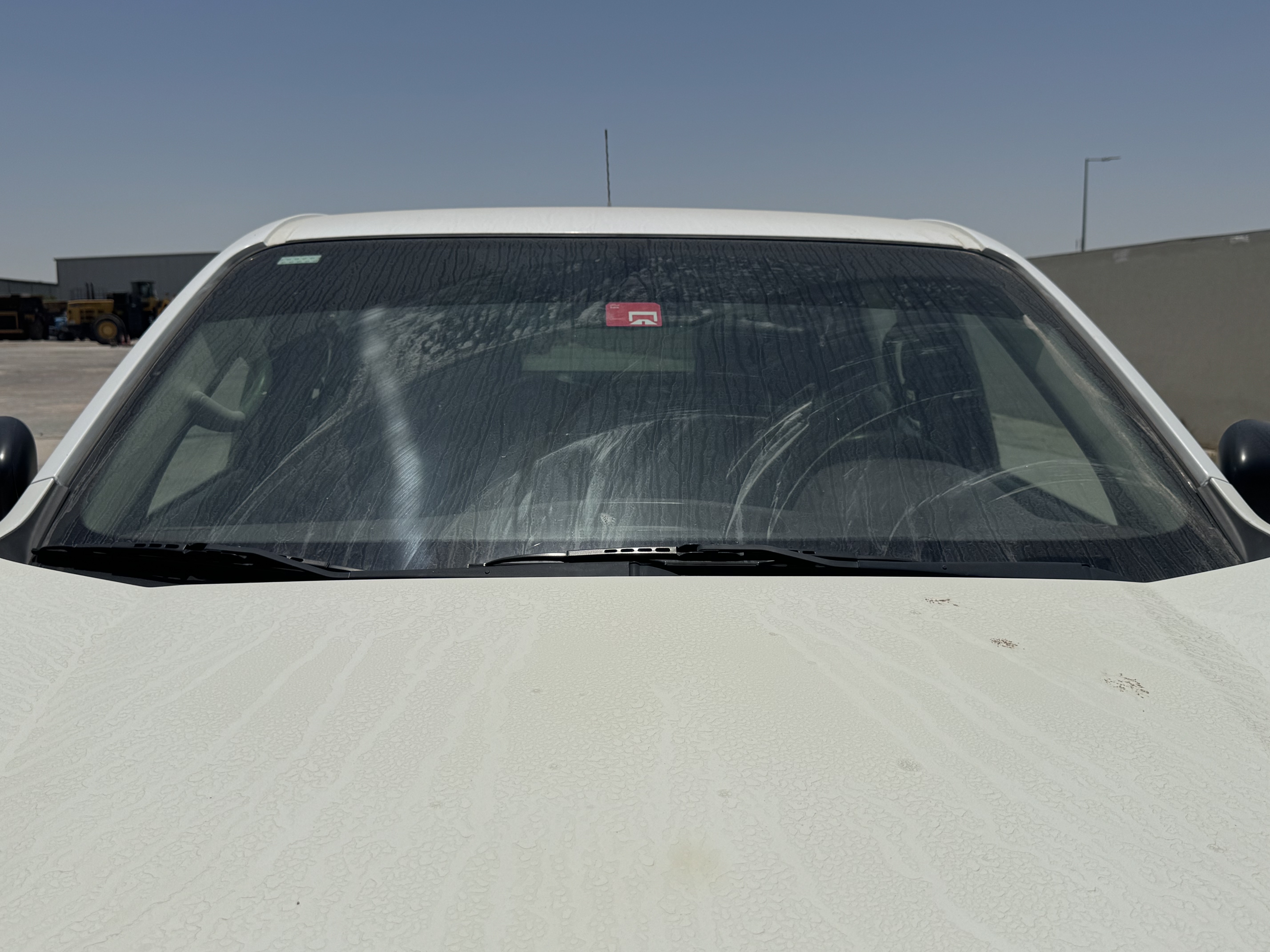 PUV-001-Nissan-Navara-4WD-Pickups-inspection-Exterior-Front-windshield-1
