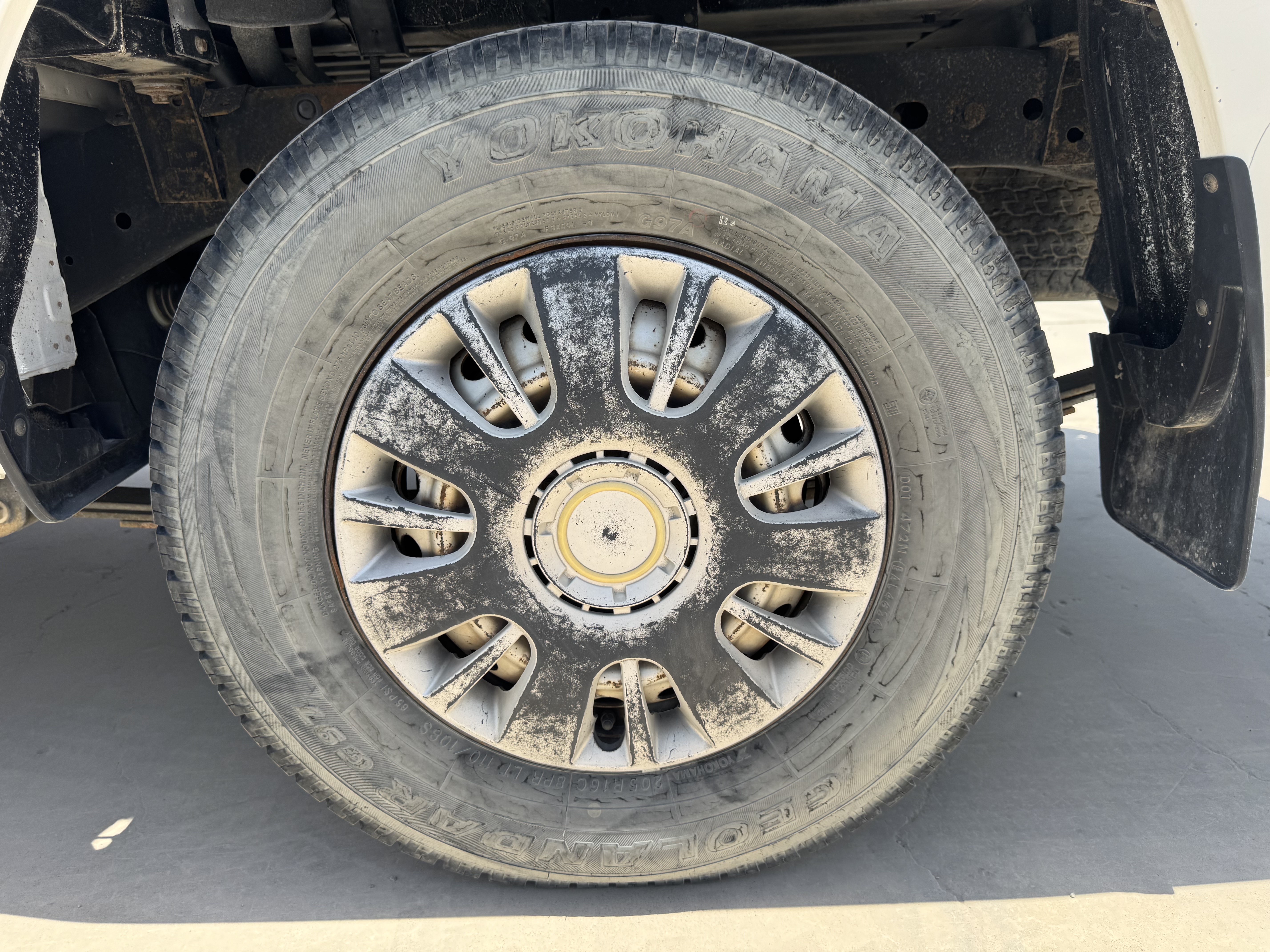 PUV-001-Nissan-Navara-4WD-Pickups-inspection-Chassis-Front-left-alloy-/-Rim-1