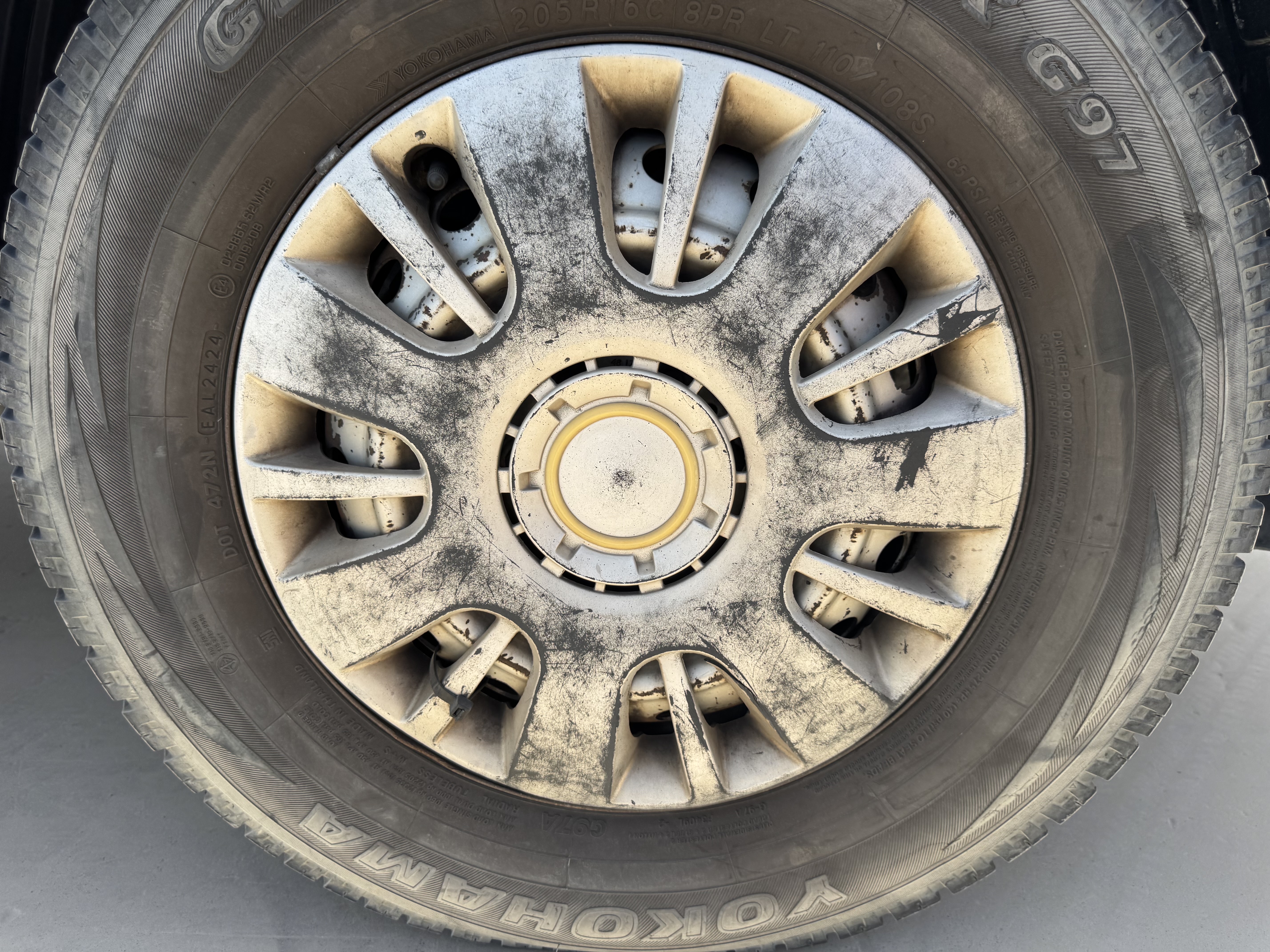 PUV-001-Nissan-Navara-4WD-Pickups-inspection-Chassis-Front-right-alloy-/-Rim-1