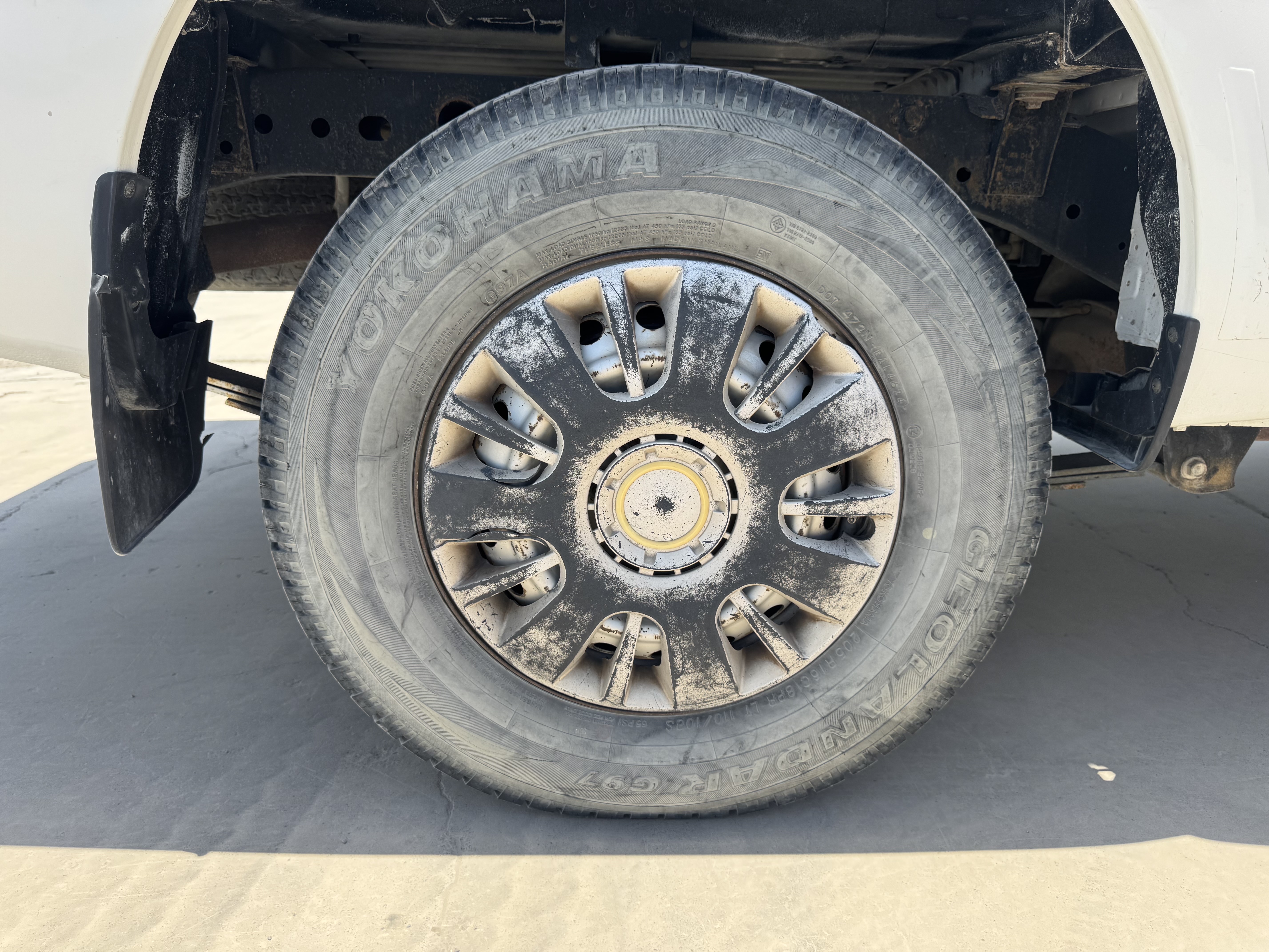 PUV-001-Nissan-Navara-4WD-Pickups-inspection-Chassis-Rear-left-alloy-/-Rim-1
