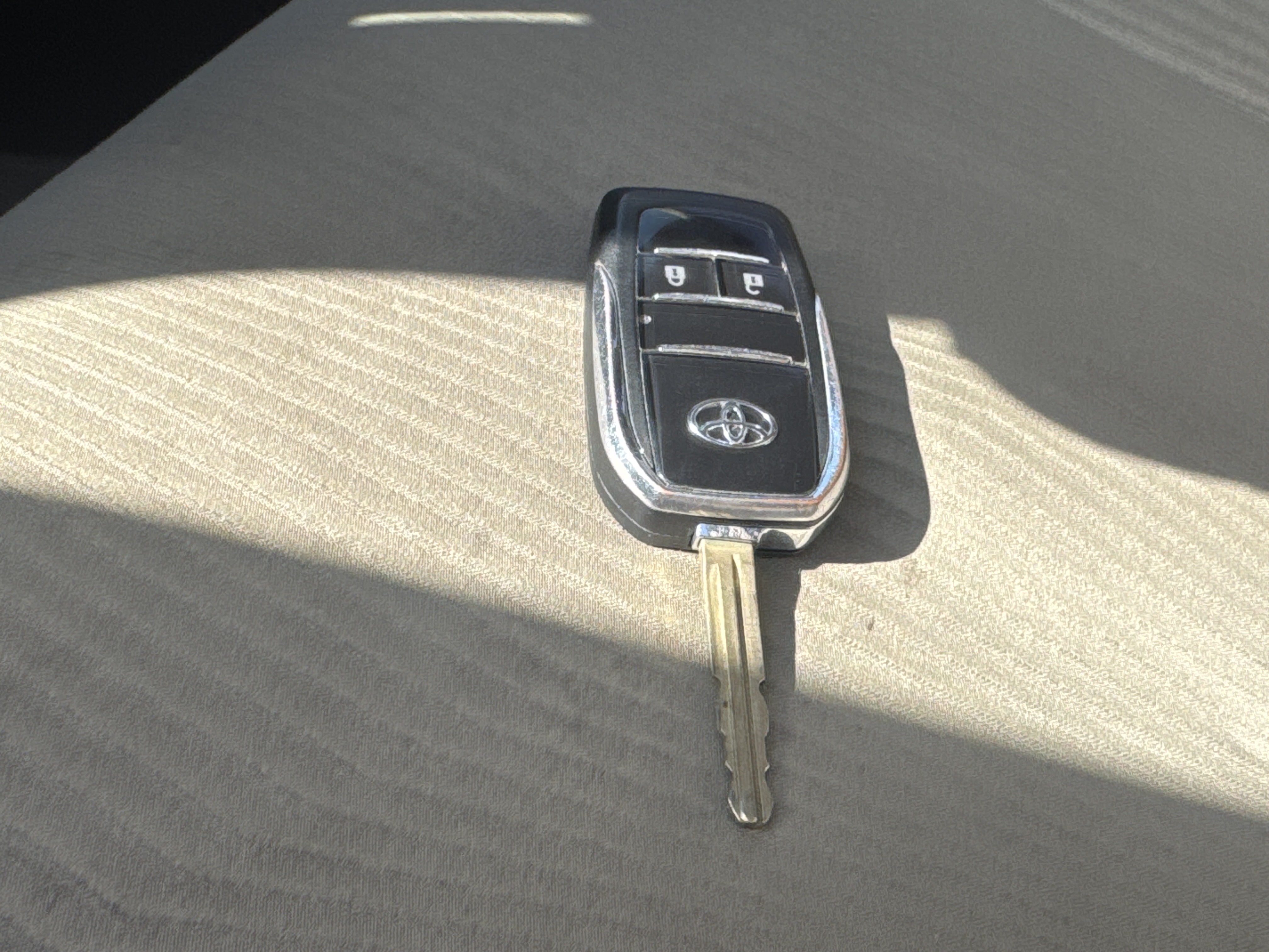 SUV-005-Toyota-Fortuner-SUVs-inspection-General-Number-of-keys-1