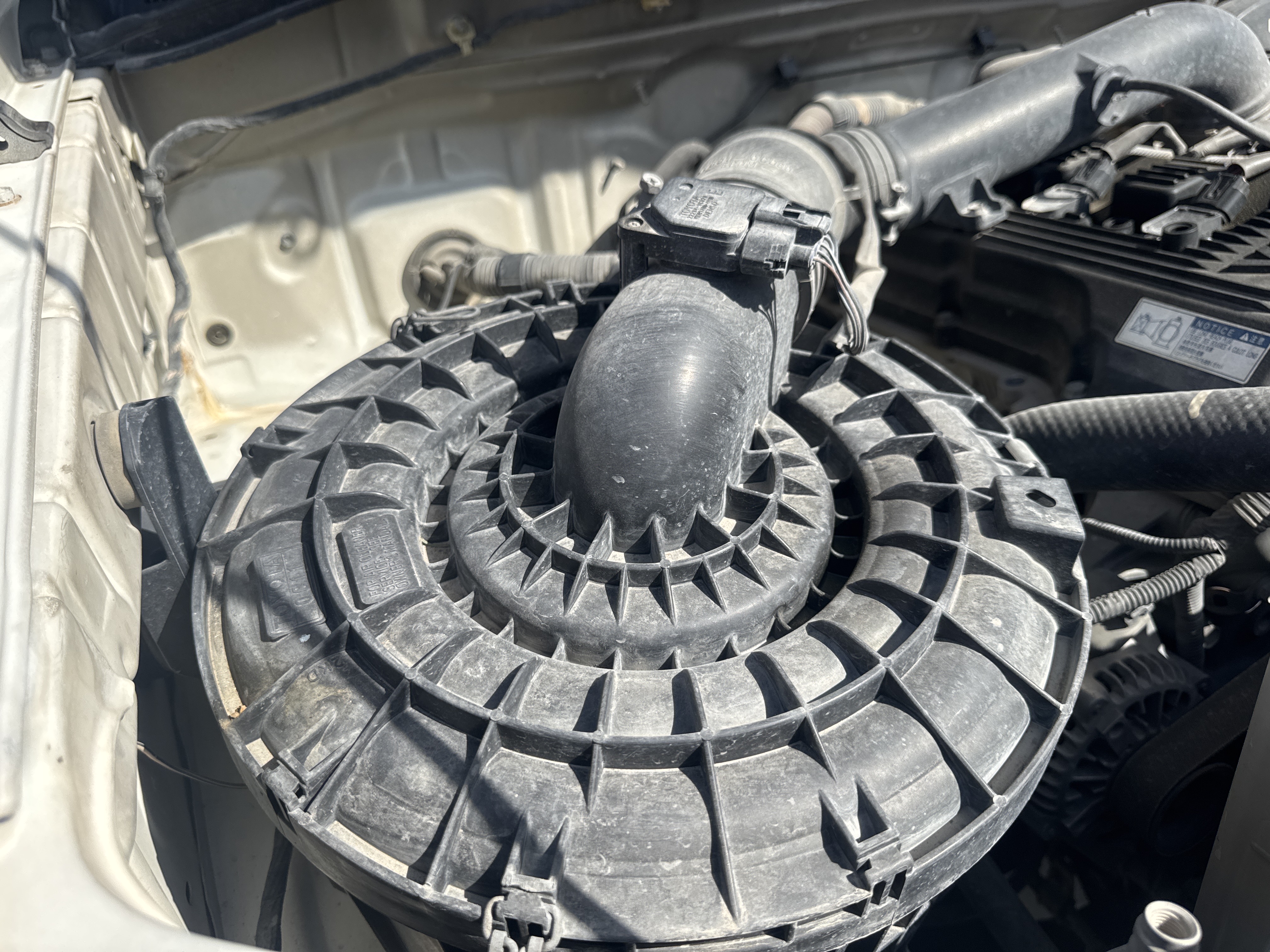 SUV-005-Toyota-Fortuner-SUVs-inspection-Engine-Air-intake-system-1