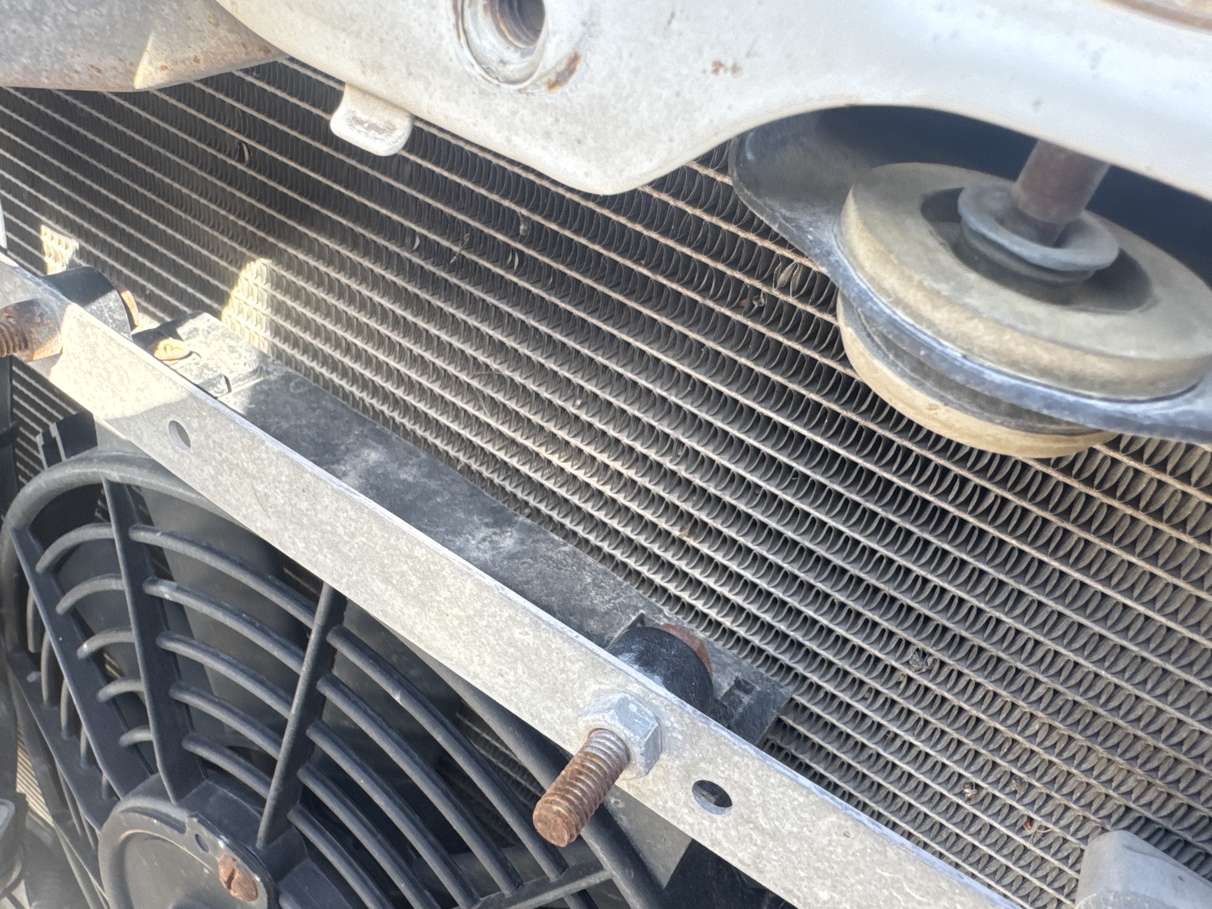 SUV-005-Toyota-Fortuner-SUVs-inspection-Engine-Radiator-1
