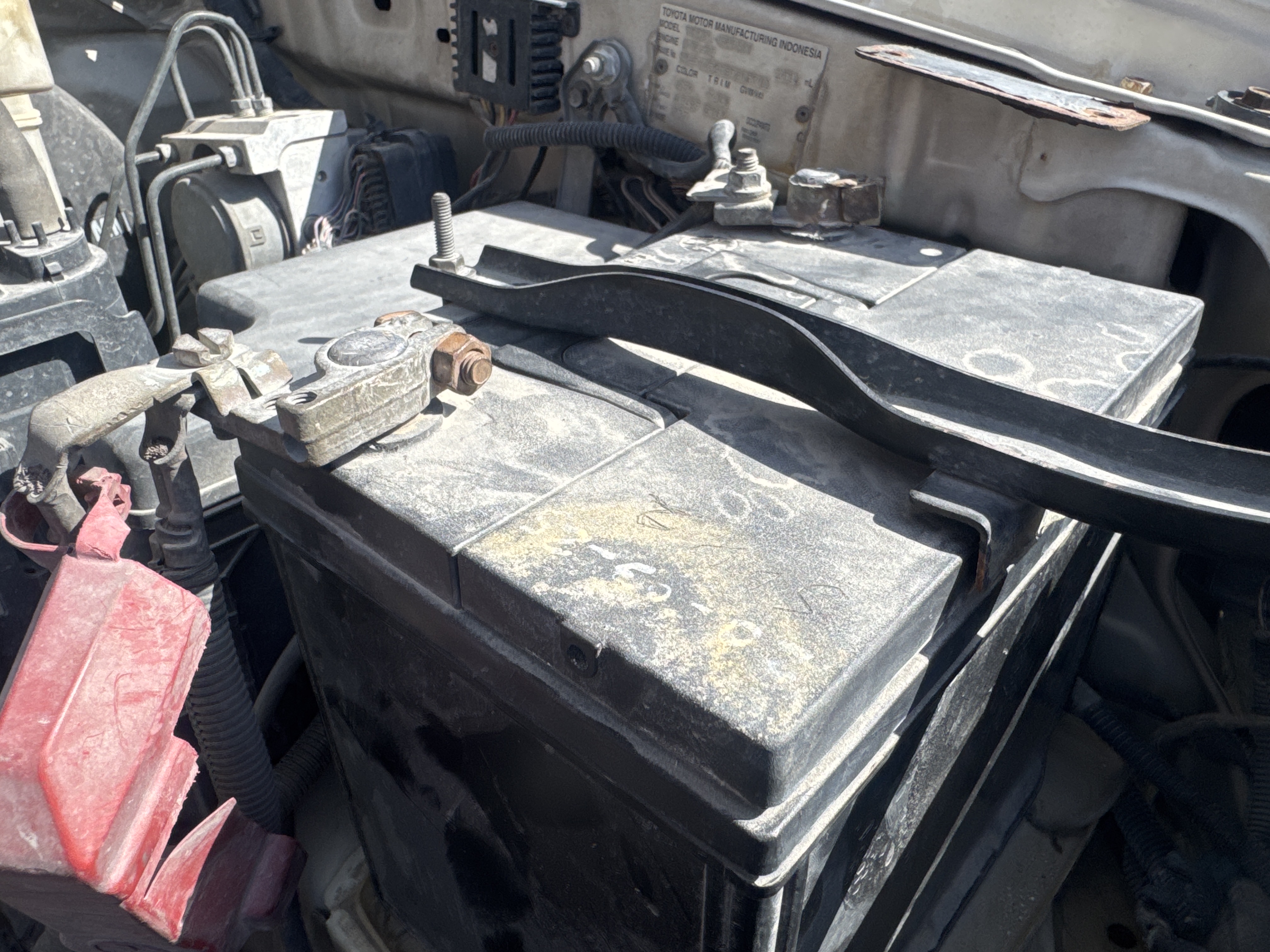 SUV-005-Toyota-Fortuner-SUVs-inspection-Engine-Battery-1