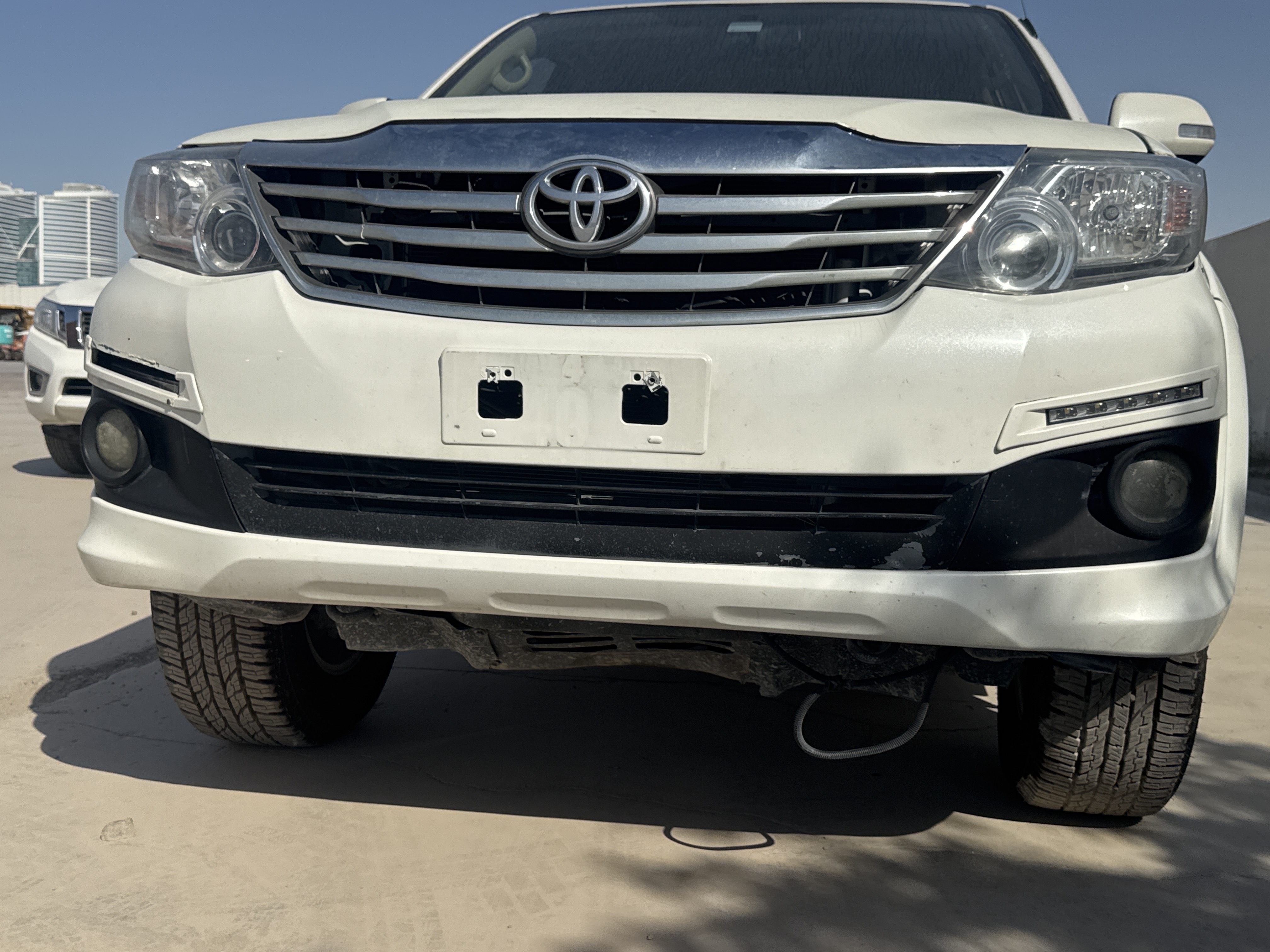 SUV-005-Toyota-Fortuner-SUVs-inspection-Exterior-Front-grille-and-bumper-1