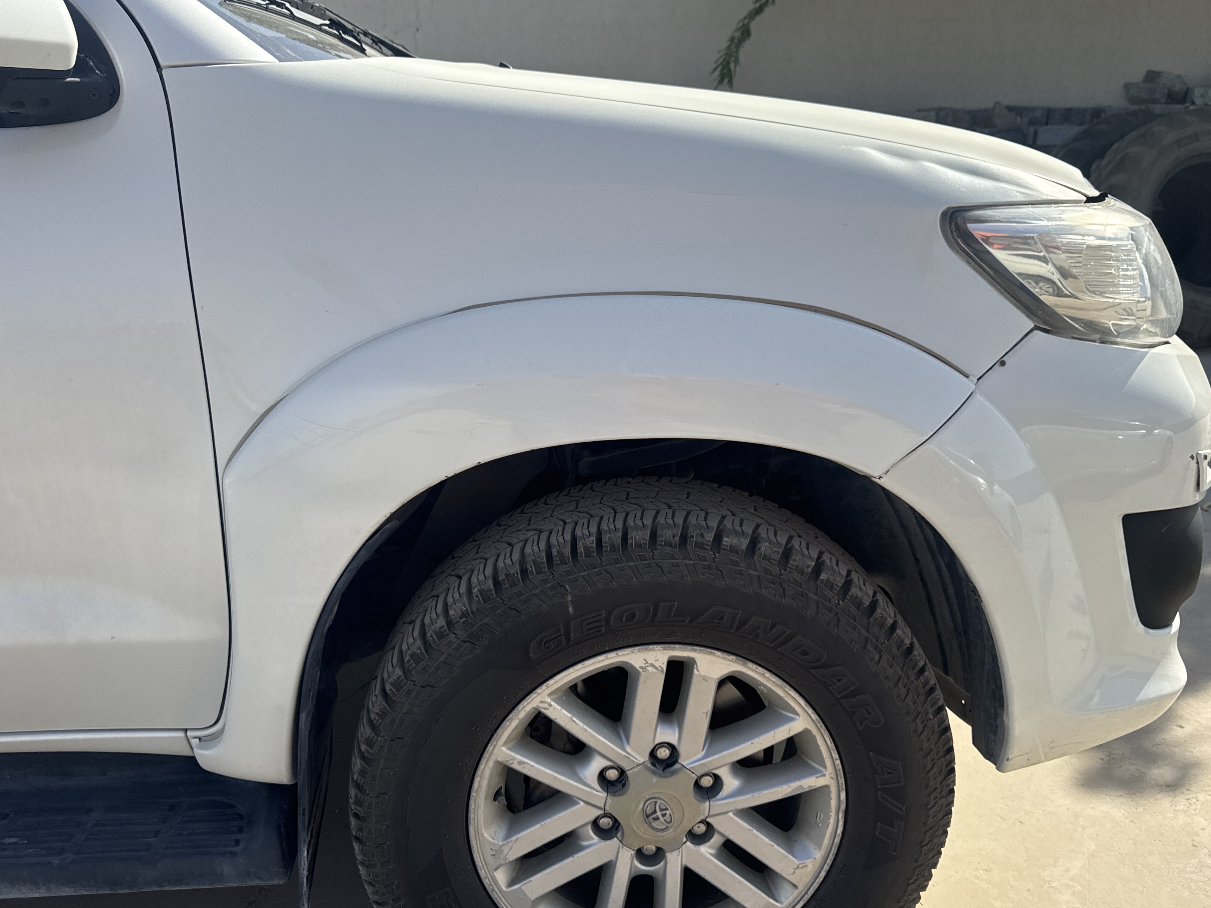 SUV-005-Toyota-Fortuner-SUVs-inspection-Exterior-Front-right-fender-1