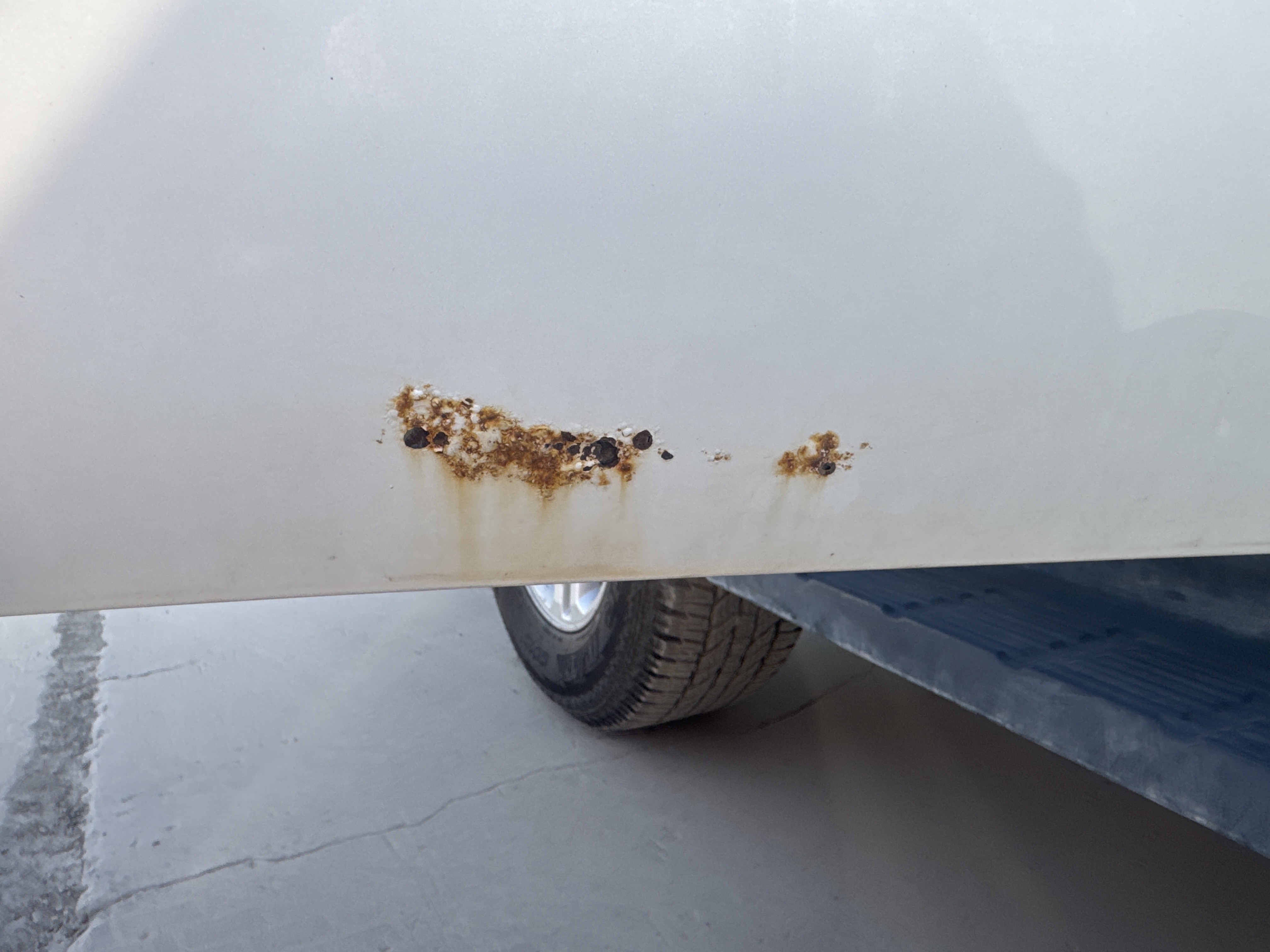 SUV-005-Toyota-Fortuner-SUVs-inspection-Exterior-Rear-right-door-1