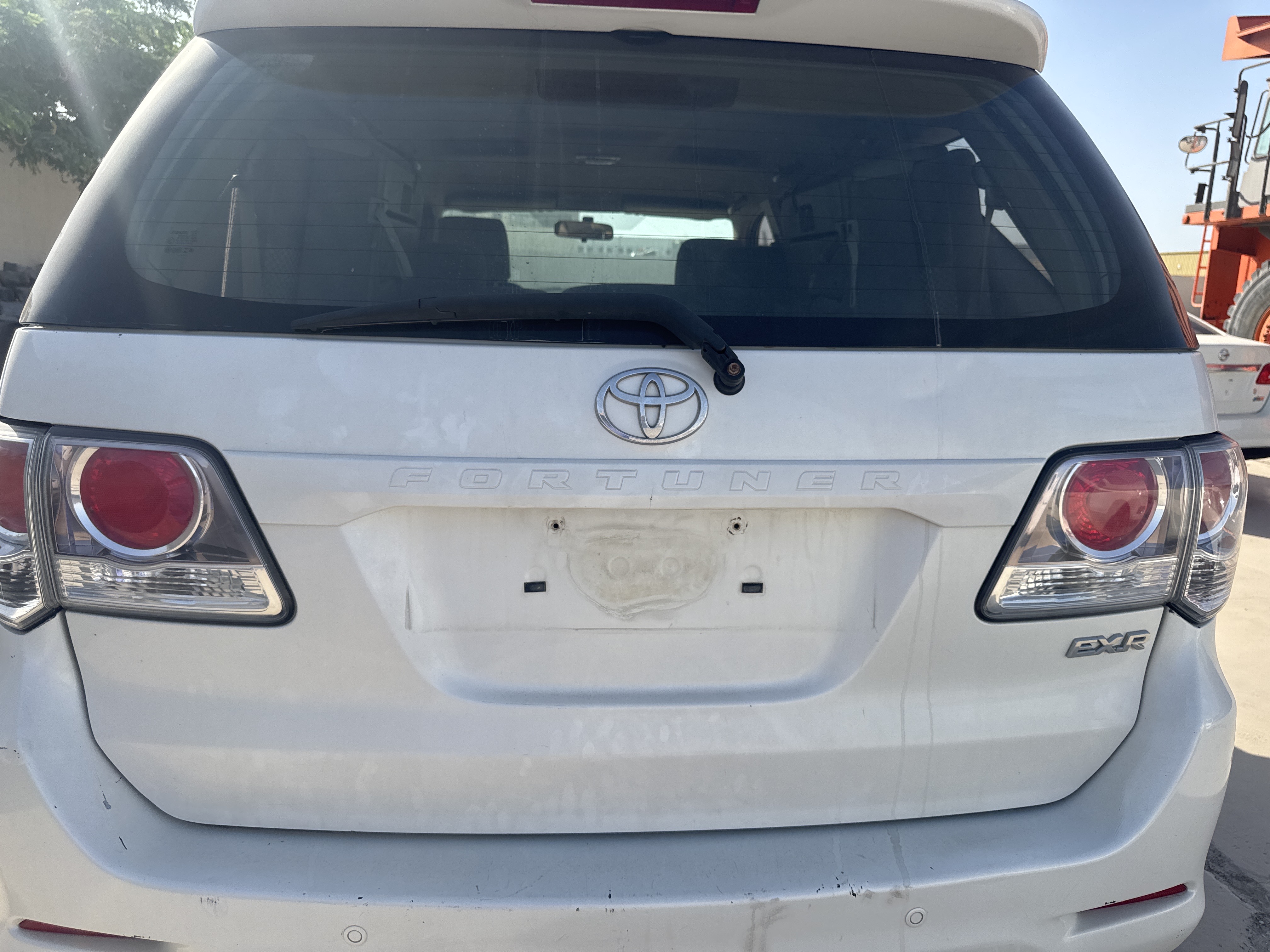 SUV-005-Toyota-Fortuner-SUVs-inspection-Exterior-Boot-door-1