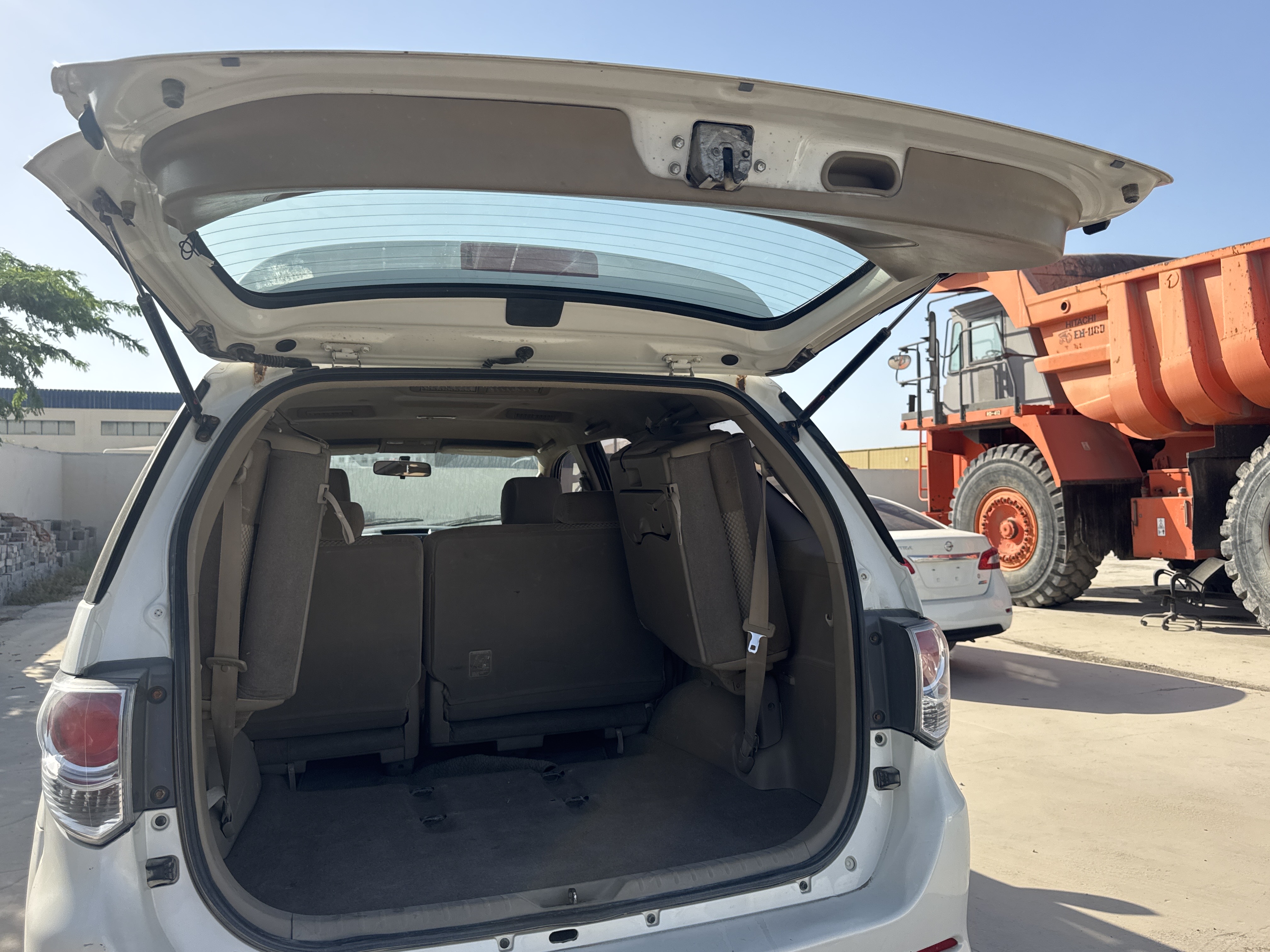 SUV-005-Toyota-Fortuner-SUVs-inspection-Exterior-Boot-door-1