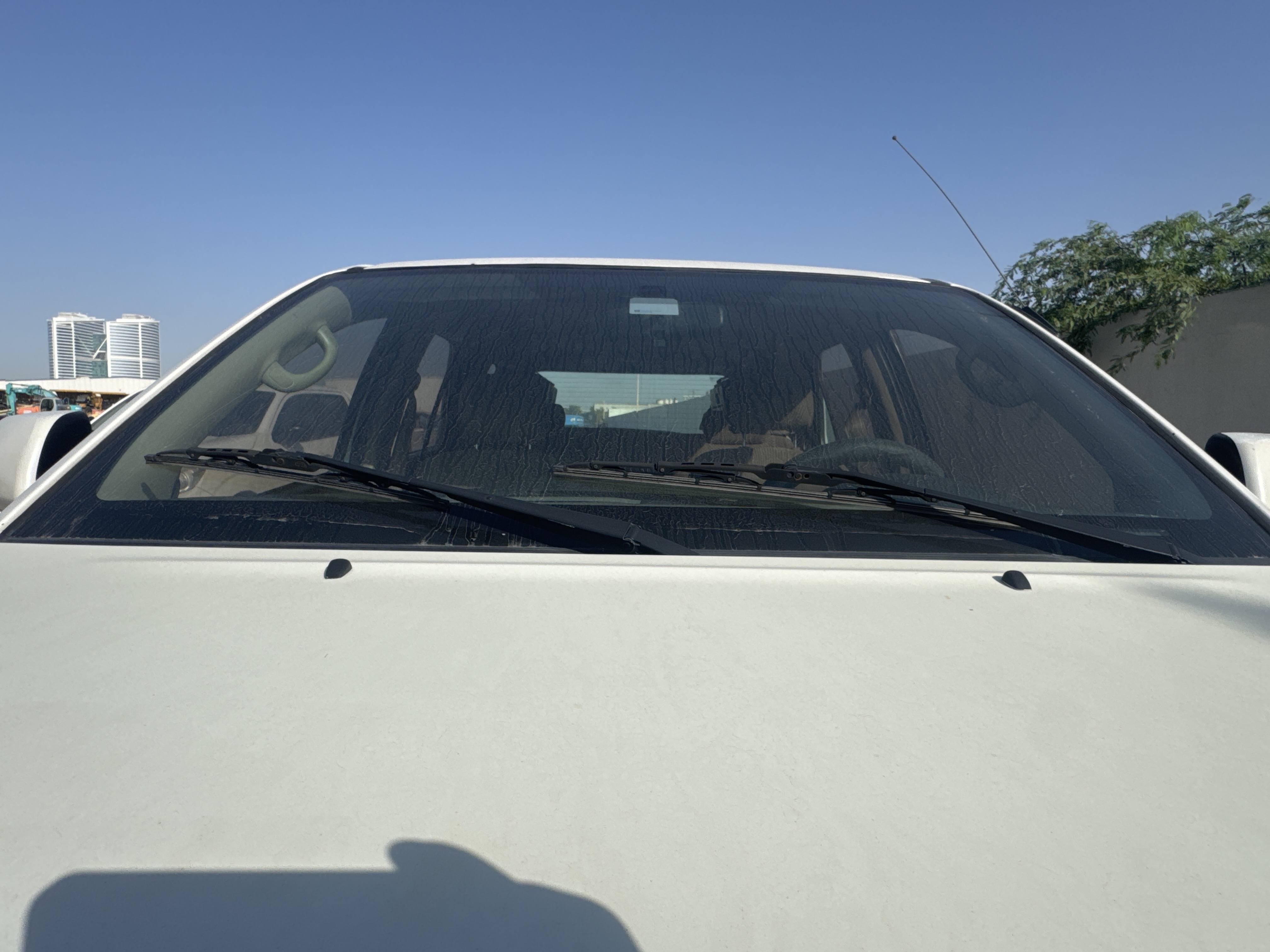 SUV-005-Toyota-Fortuner-SUVs-inspection-Exterior-Front-windshield-1