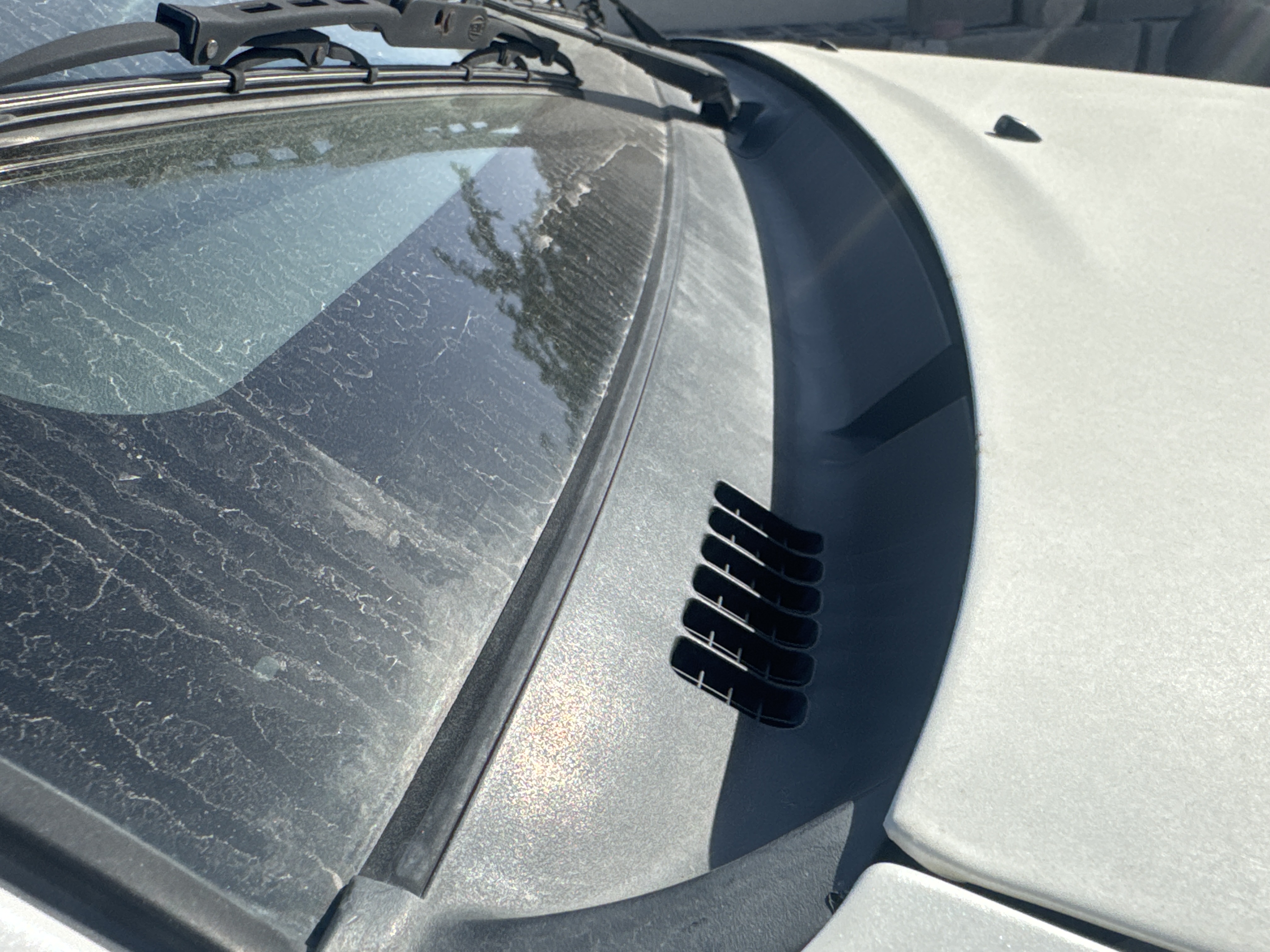 SUV-005-Toyota-Fortuner-SUVs-inspection-Exterior-Cowl-top-1
