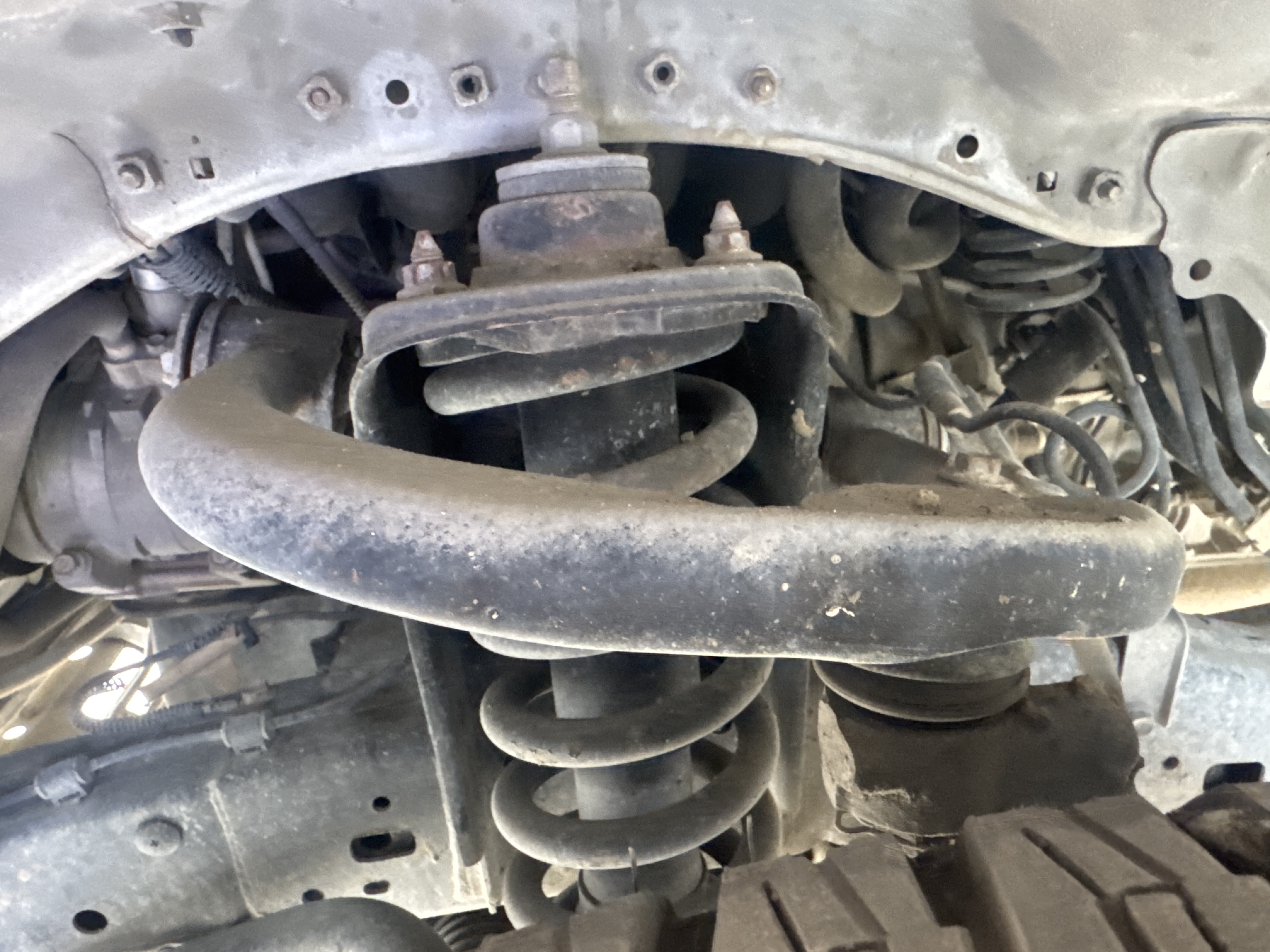 SUV-005-Toyota-Fortuner-SUVs-inspection-Chassis-Front-suspension-1
