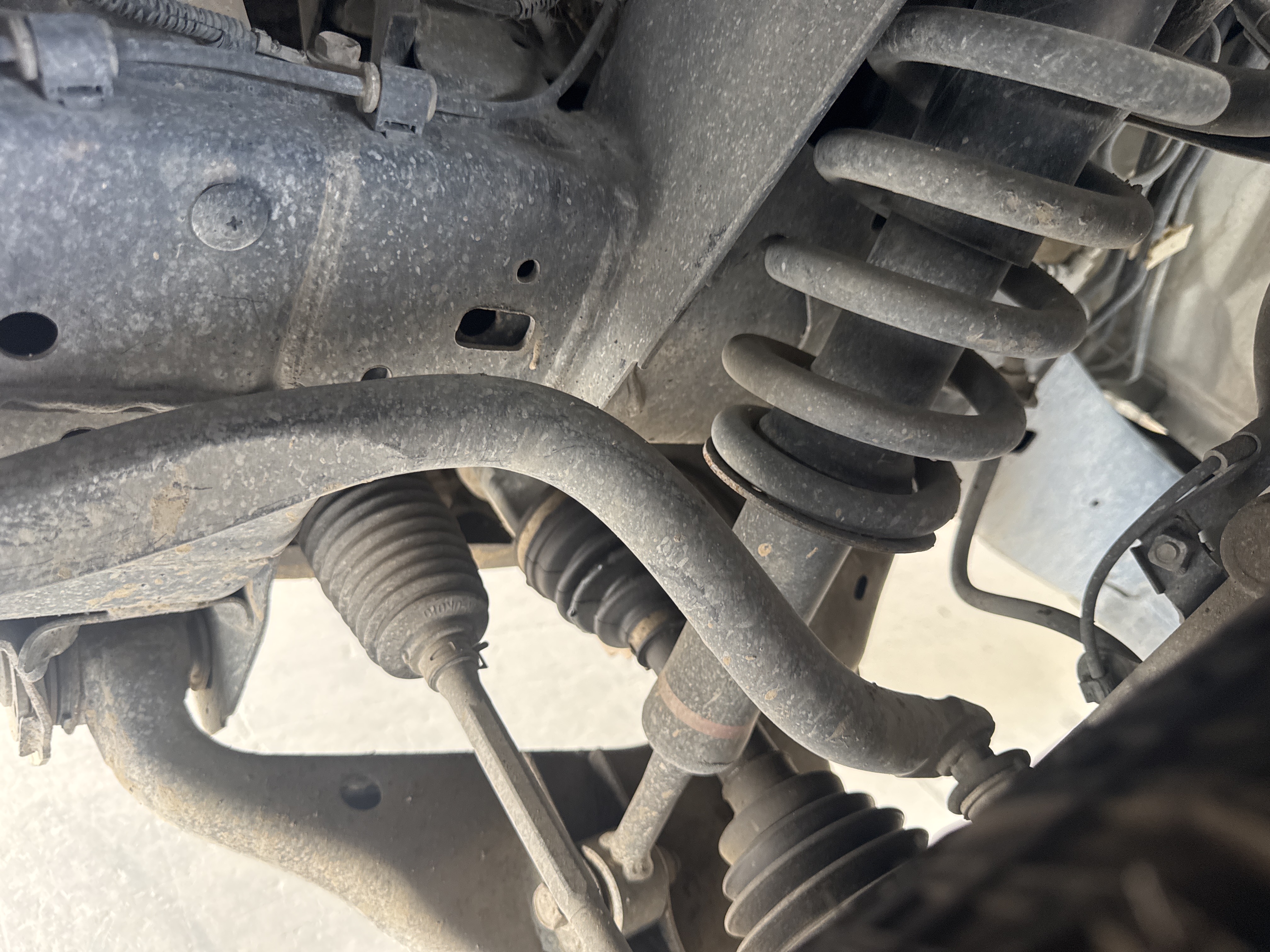 SUV-005-Toyota-Fortuner-SUVs-inspection-Chassis-Front-suspension-1