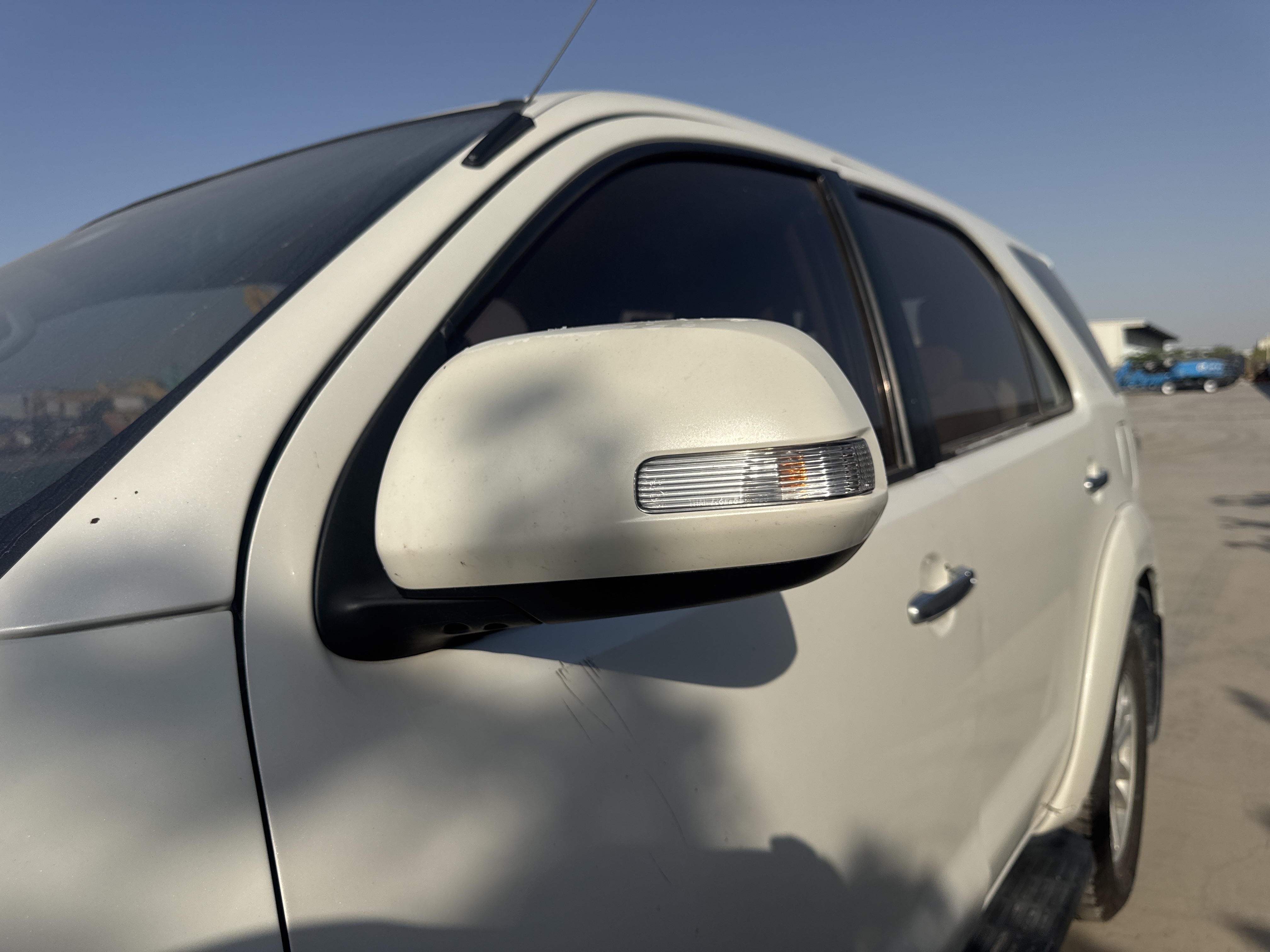 SUV-005-Toyota-Fortuner-SUVs-inspection-Exterior-Left-side-mirror-1