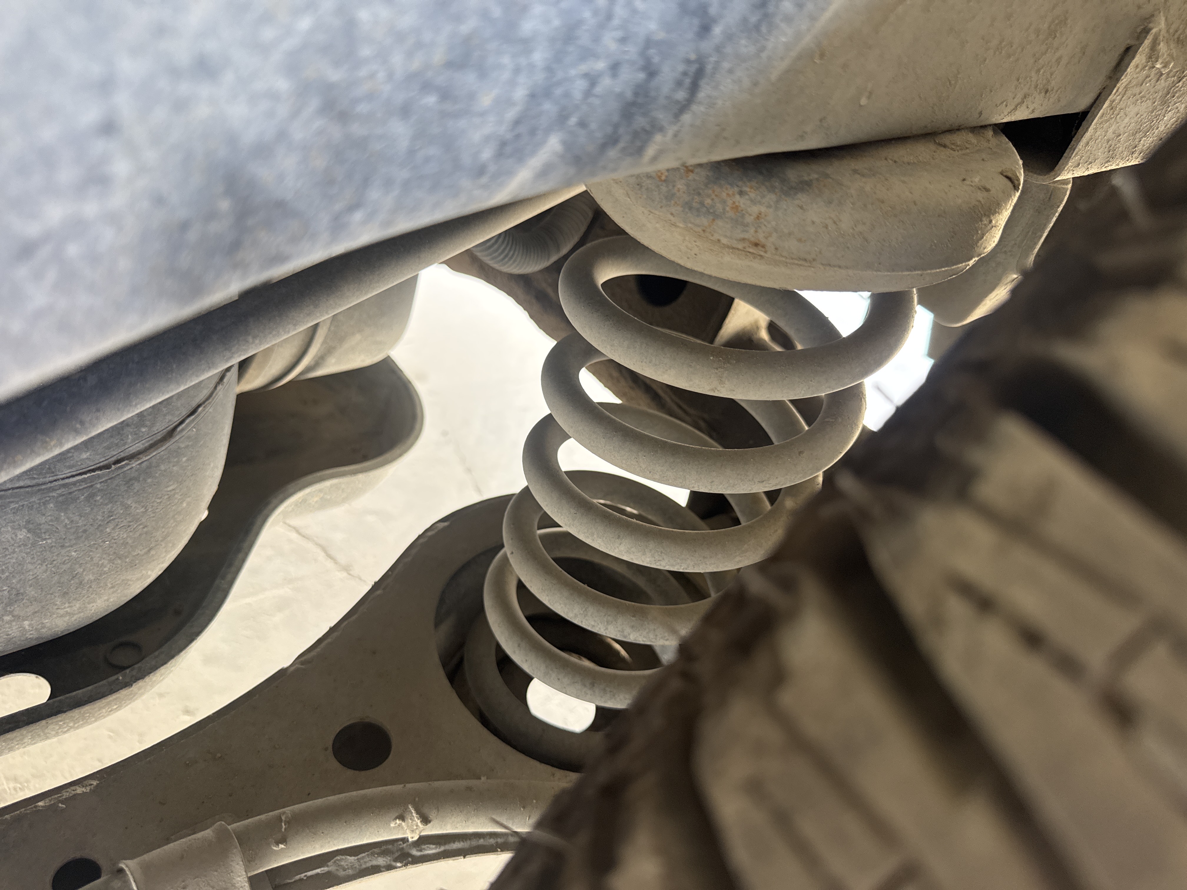 SUV-005-Toyota-Fortuner-SUVs-inspection-Chassis-Rear-suspension-1