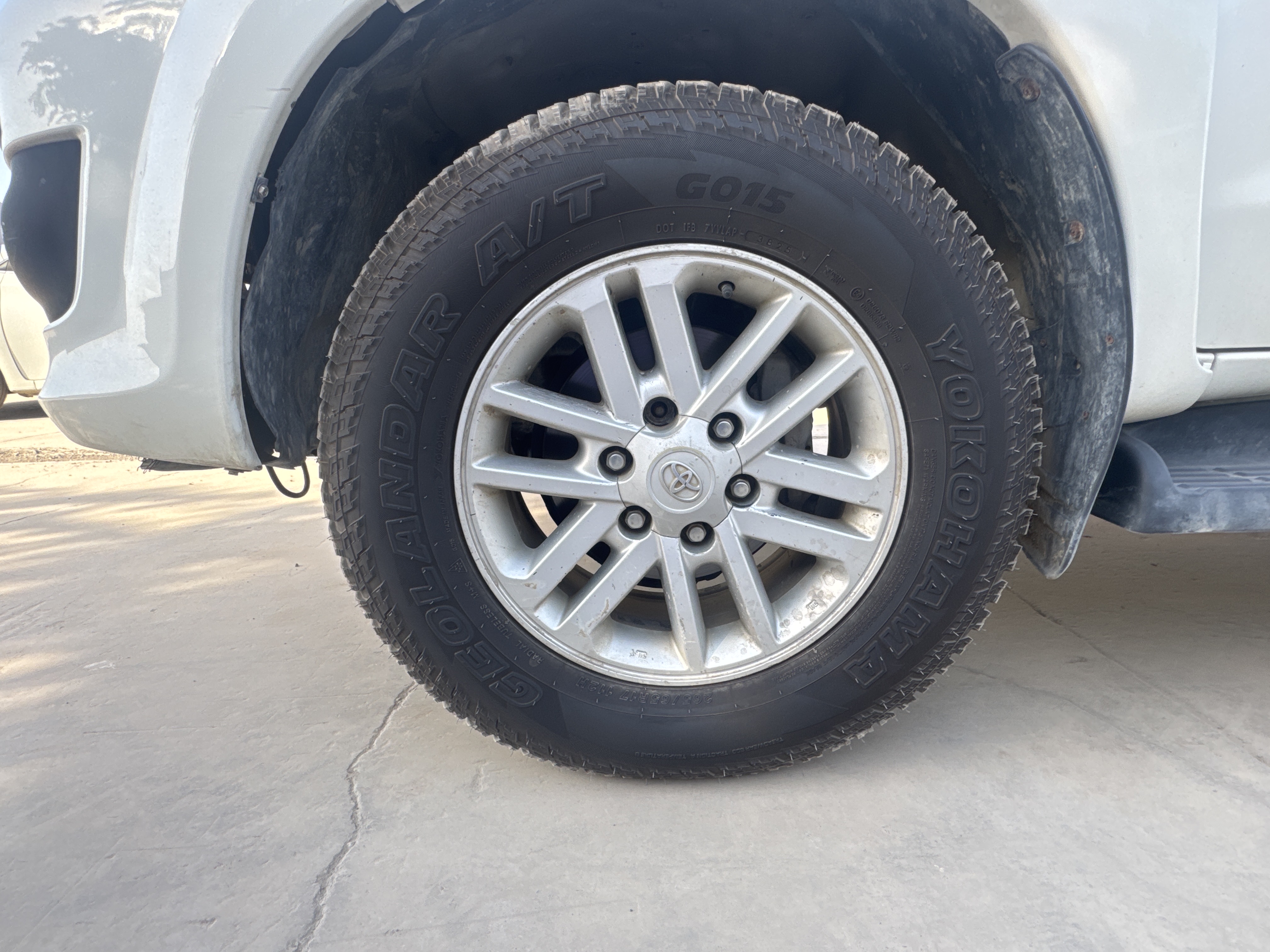 SUV-005-Toyota-Fortuner-SUVs-inspection-Chassis-Front-left-alloy-/-Rim-1