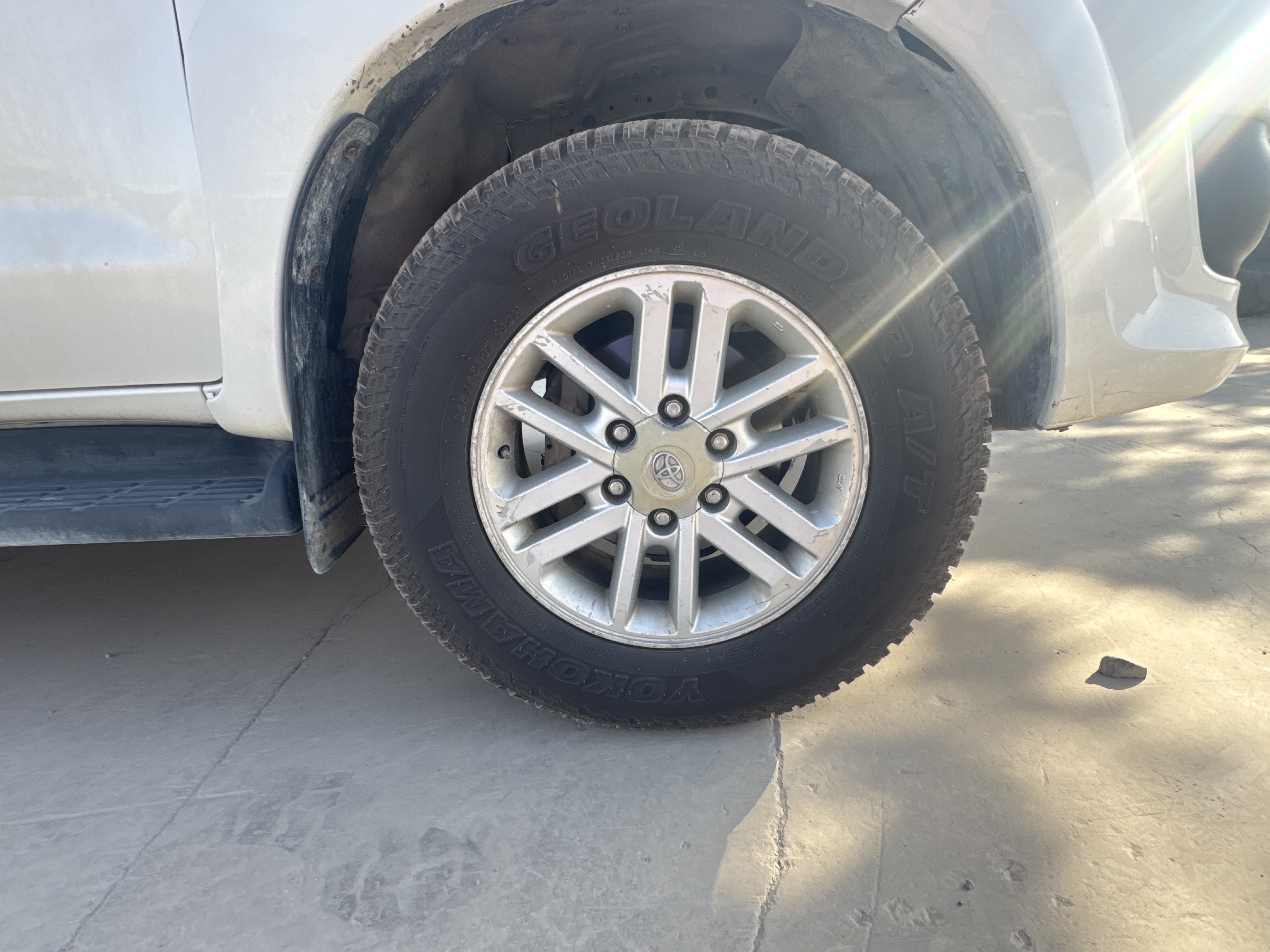 SUV-005-Toyota-Fortuner-SUVs-inspection-Chassis-Front-right-alloy-/-Rim-1