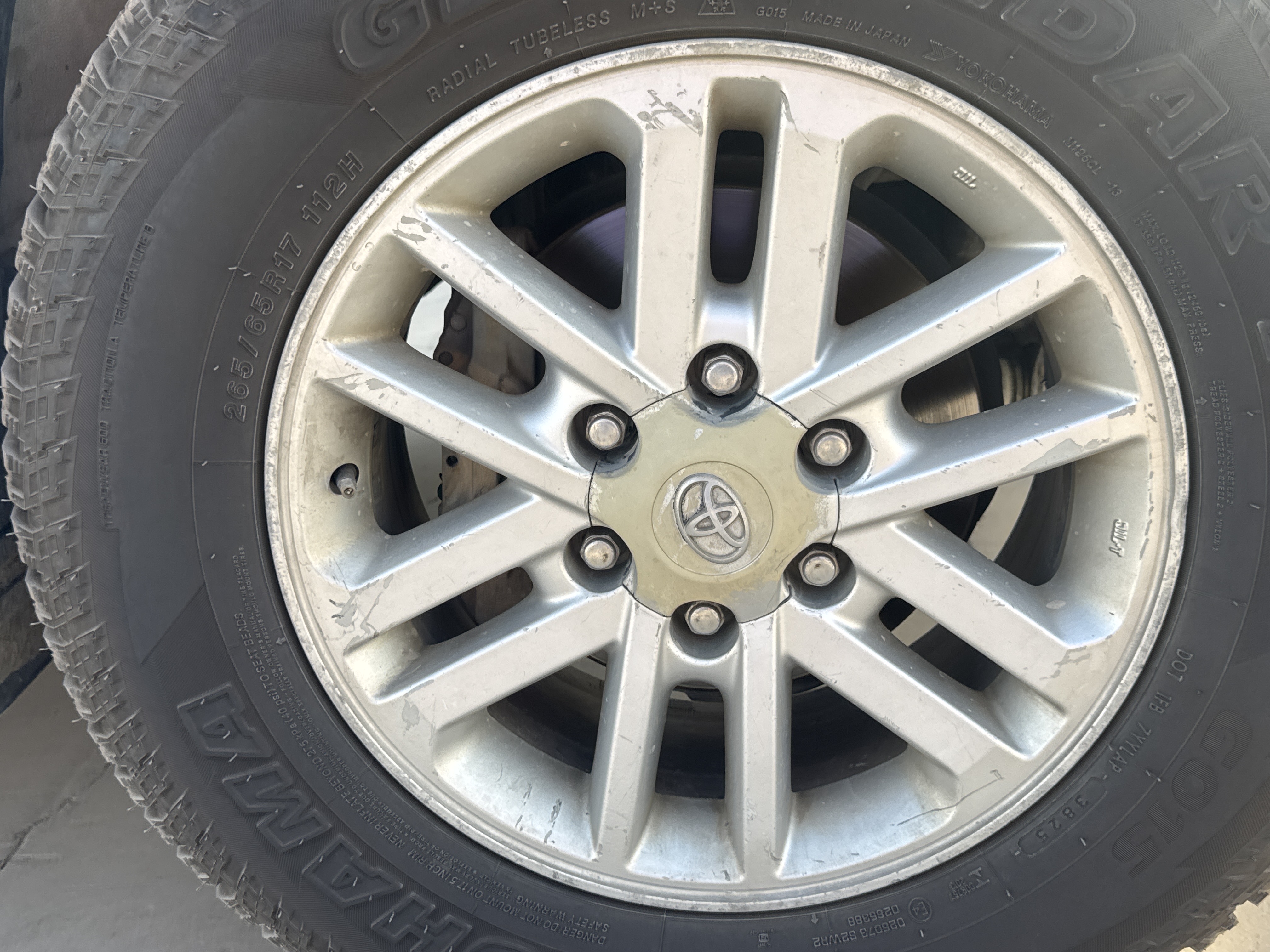 SUV-005-Toyota-Fortuner-SUVs-inspection-Chassis-Front-right-alloy-/-Rim-1