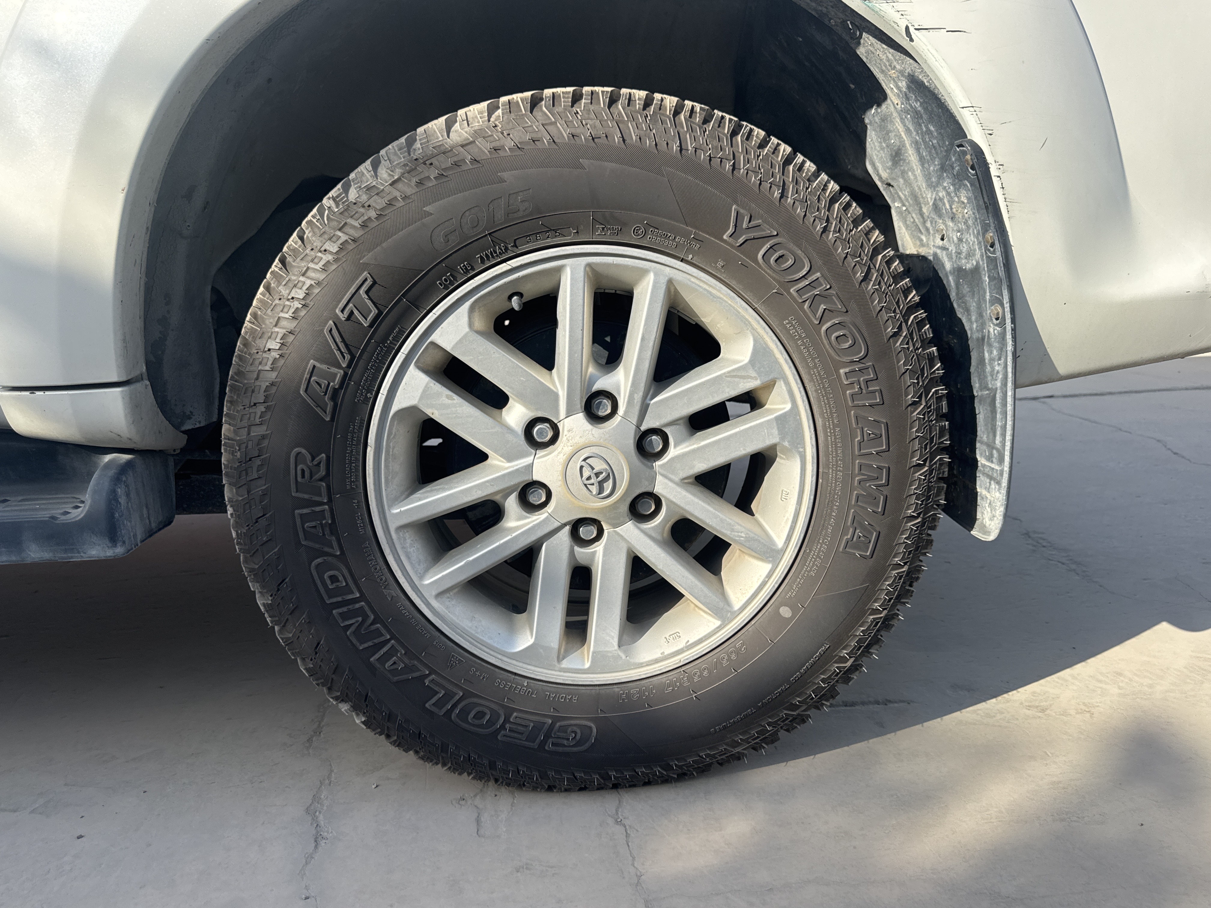 SUV-005-Toyota-Fortuner-SUVs-inspection-Chassis-Rear-left-alloy-/-Rim-1