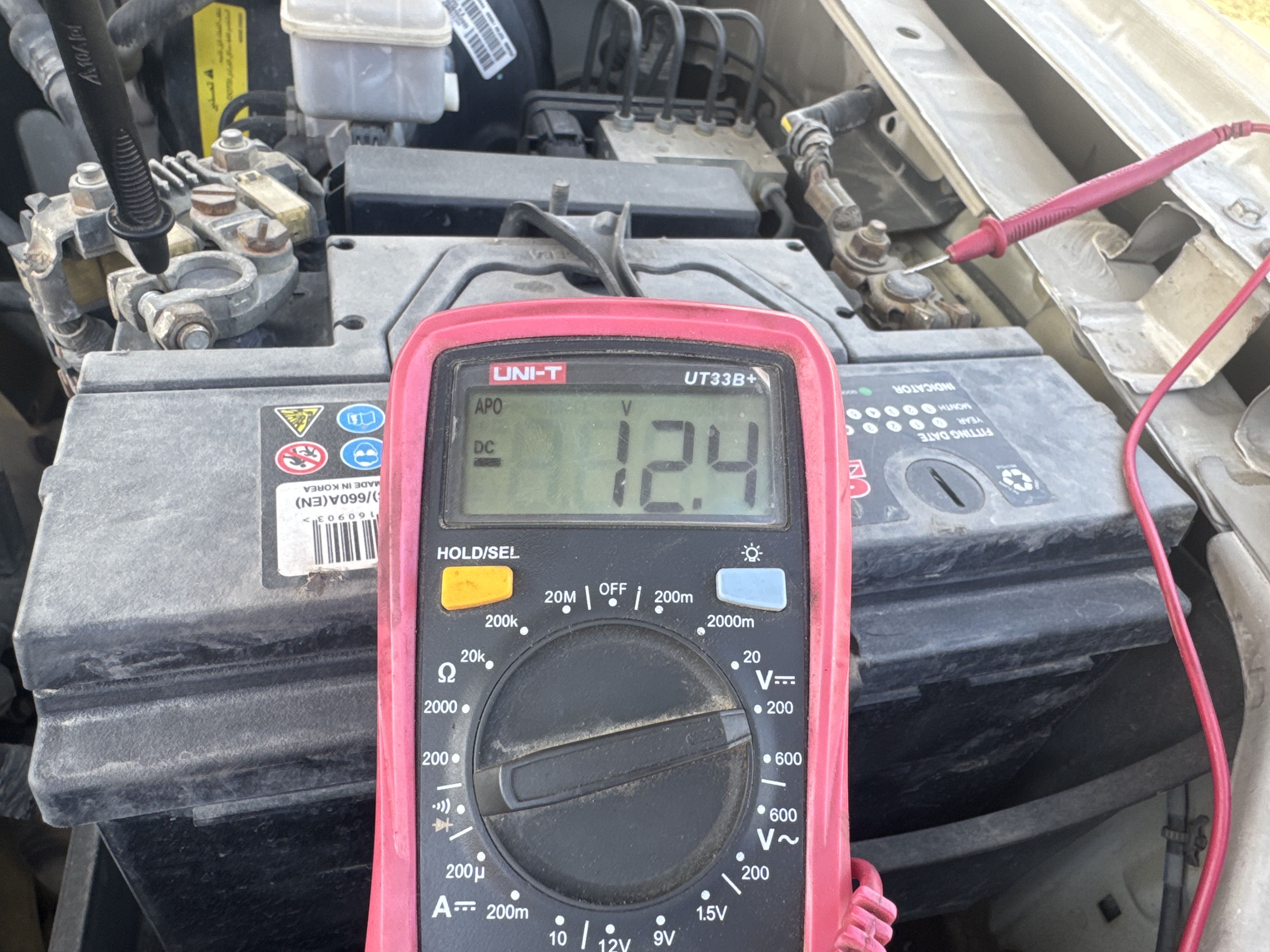 PUV-001-Nissan-Navara-4WD-Pickups-inspection-Engine-Battery-2