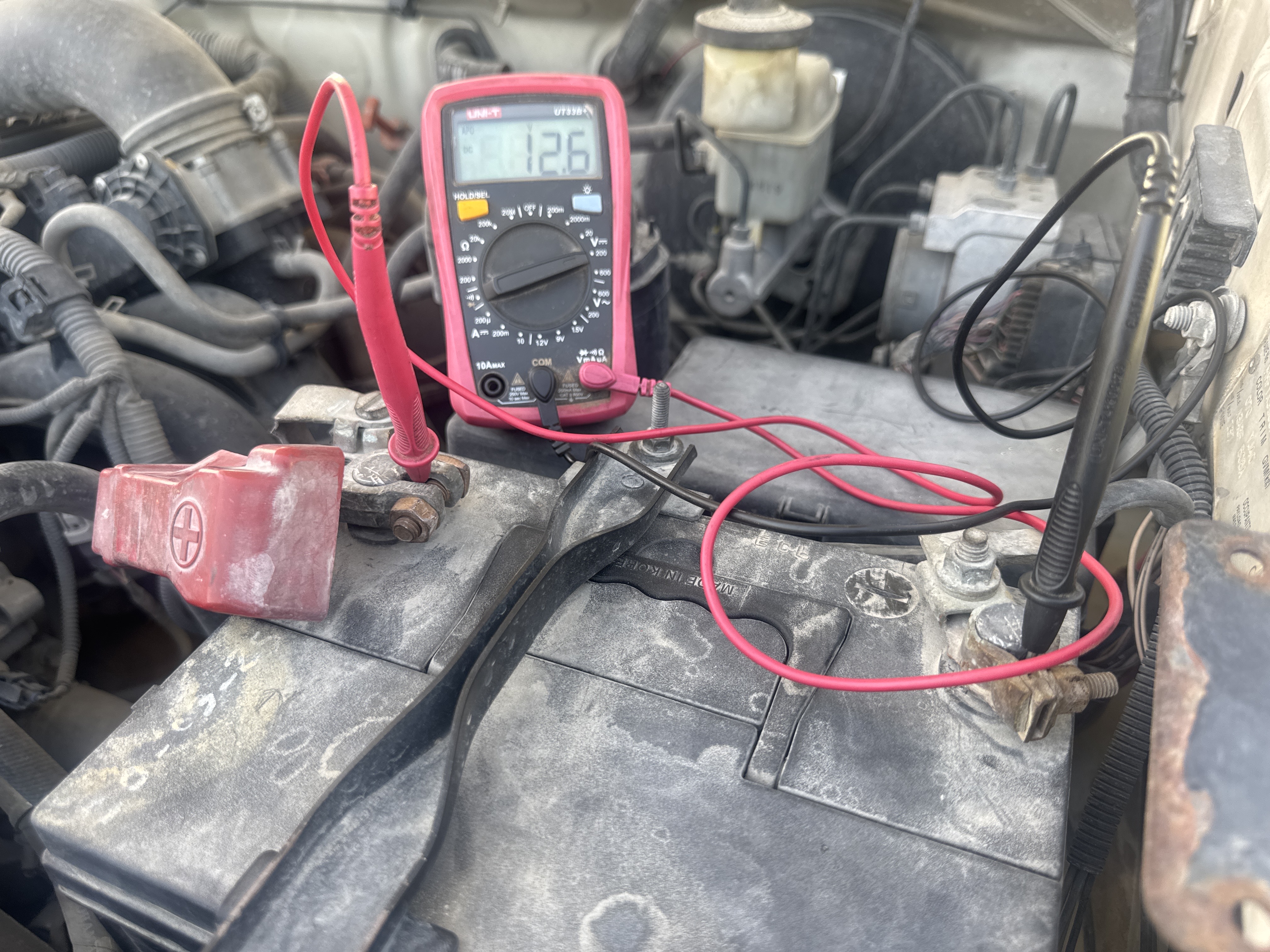 SUV-005-Toyota-Fortuner-SUVs-inspection-Engine-Battery-2