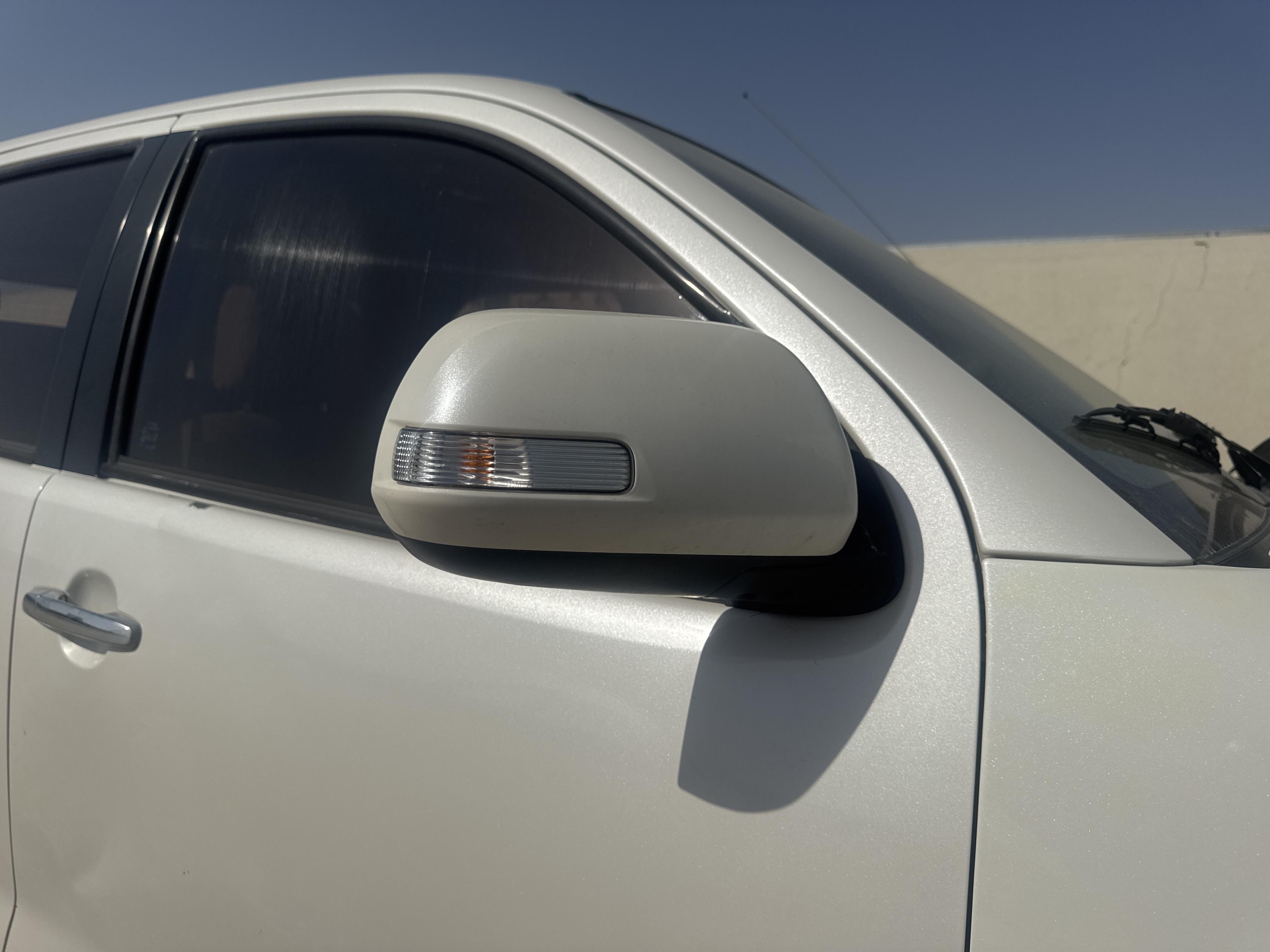 SUV-005-Toyota-Fortuner-SUVs-inspection-Exterior-Right-side-mirror-1
