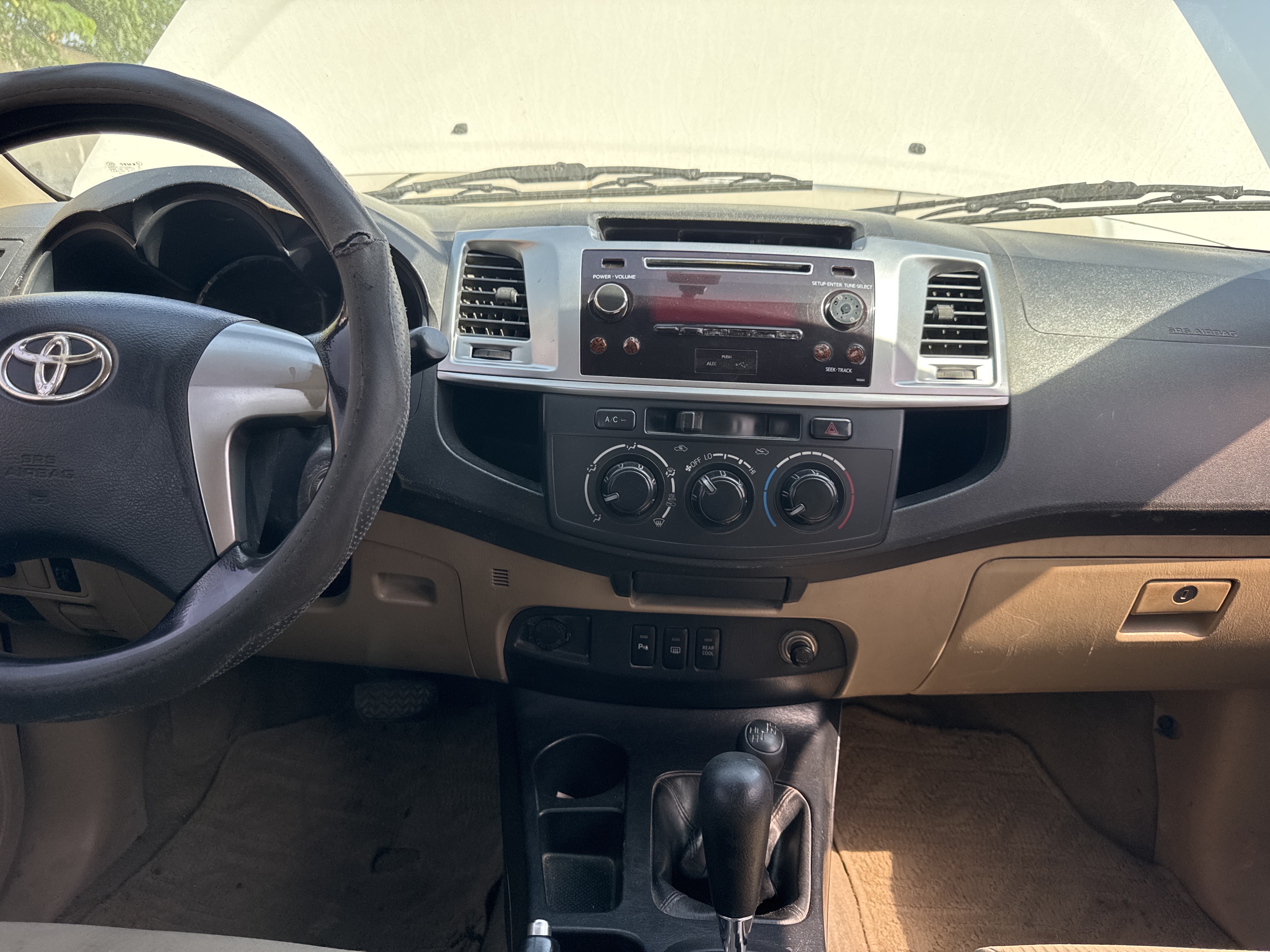SUV-005-Toyota-Fortuner-SUVs-inspection-Interior-Infotainment-system-1