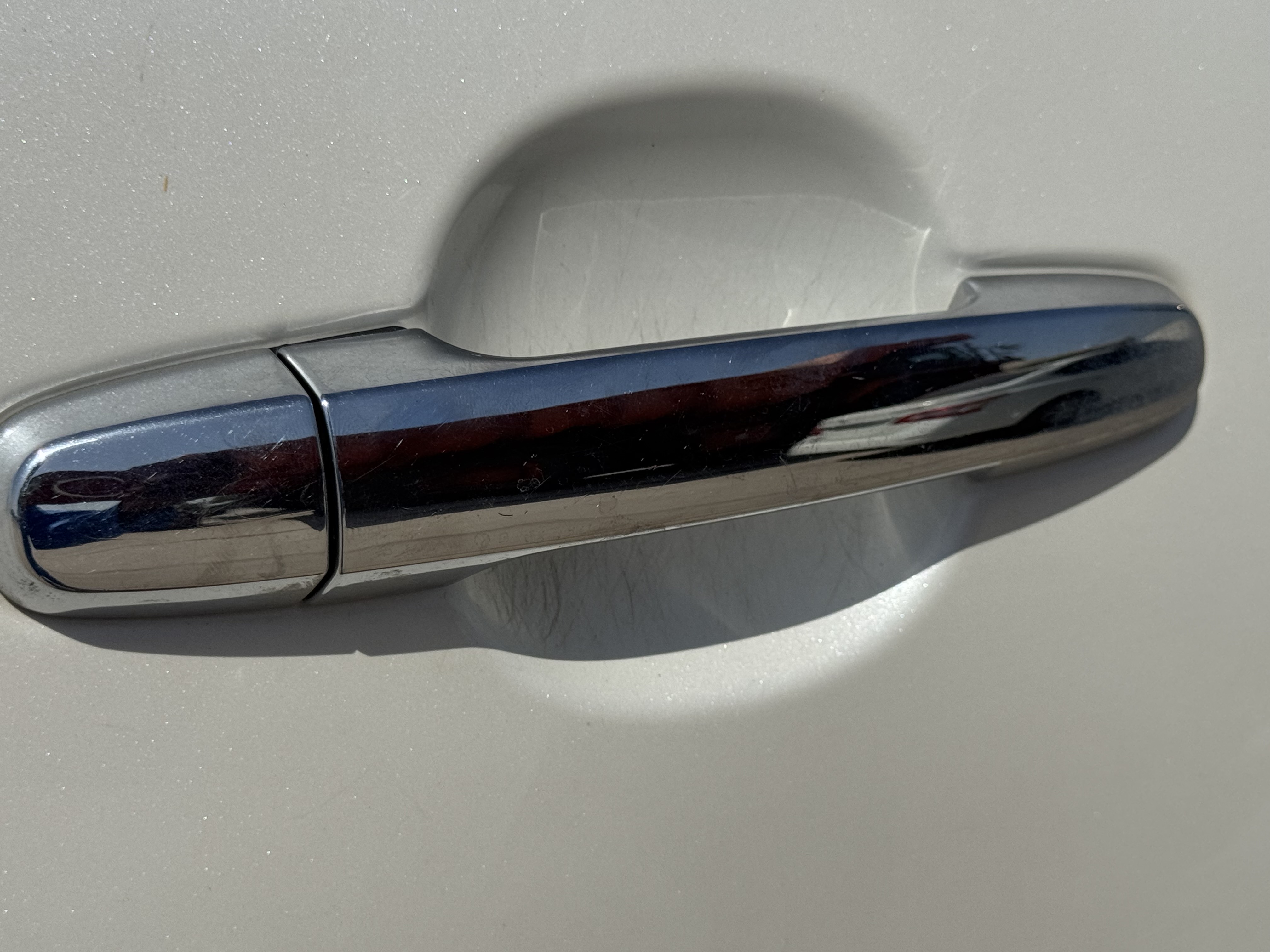 SUV-005-Toyota-Fortuner-SUVs-inspection-Interior-Door-handles-1