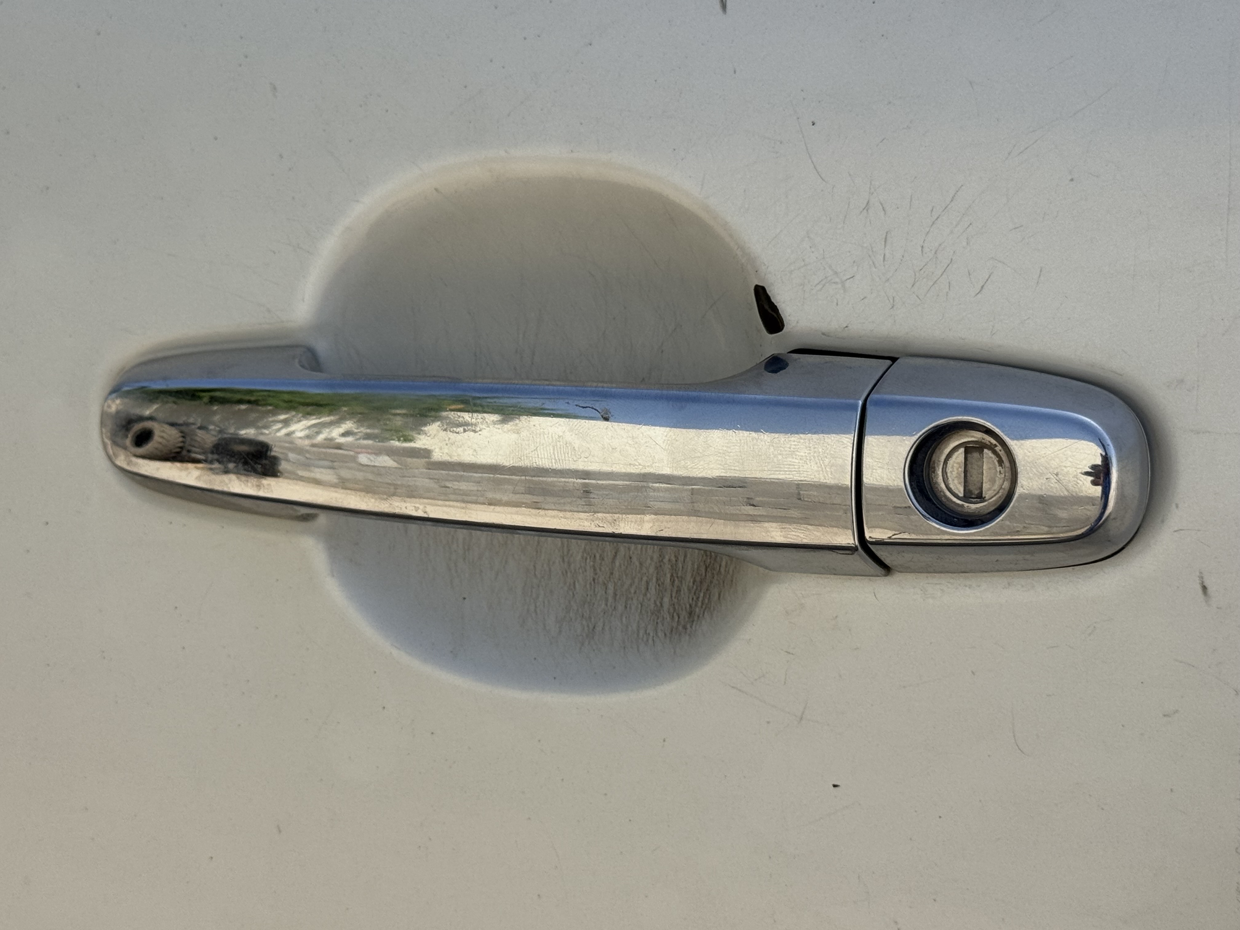 SUV-005-Toyota-Fortuner-SUVs-inspection-Interior-Door-handles-1