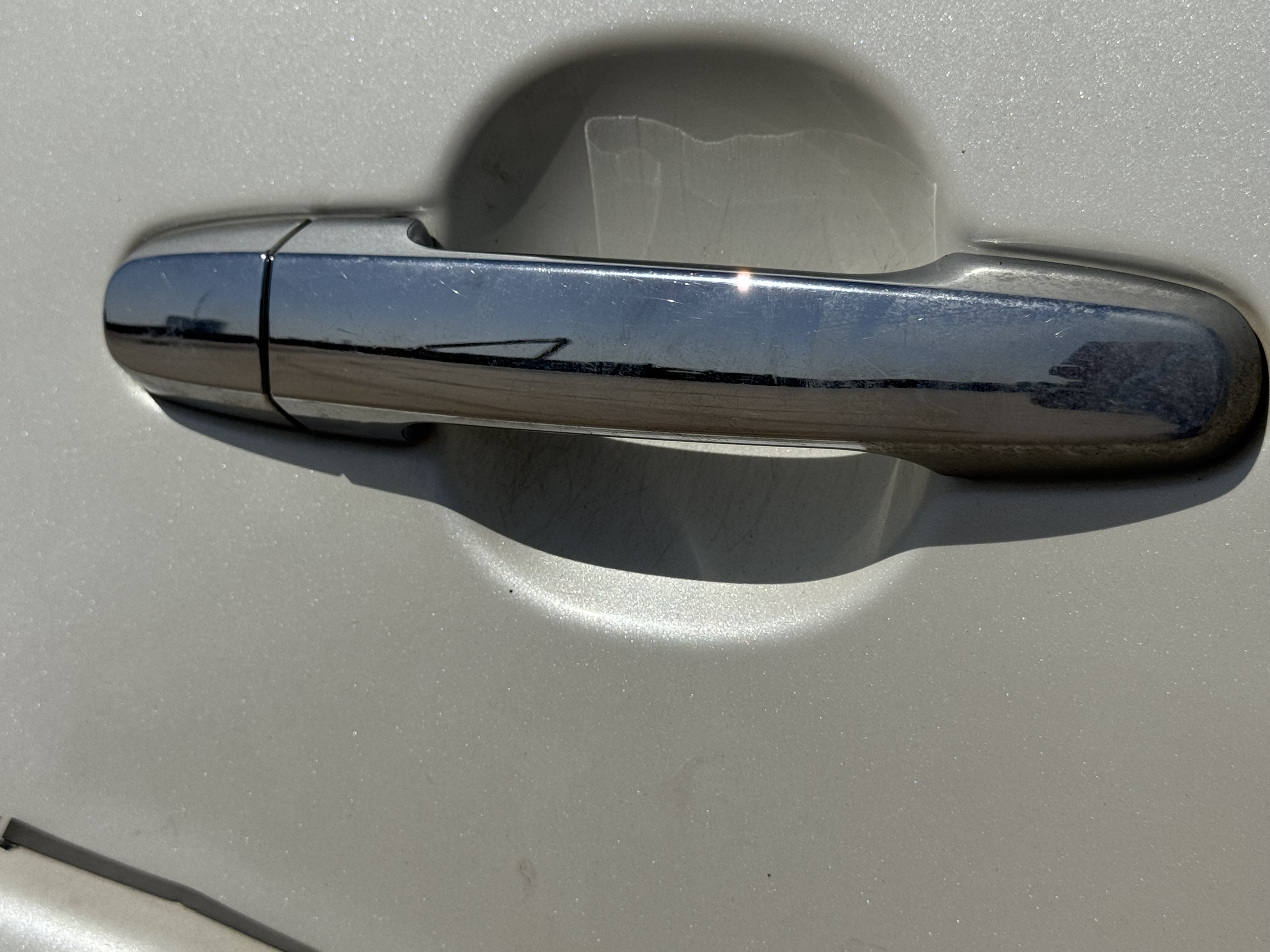 SUV-005-Toyota-Fortuner-SUVs-inspection-Interior-Door-handles-1