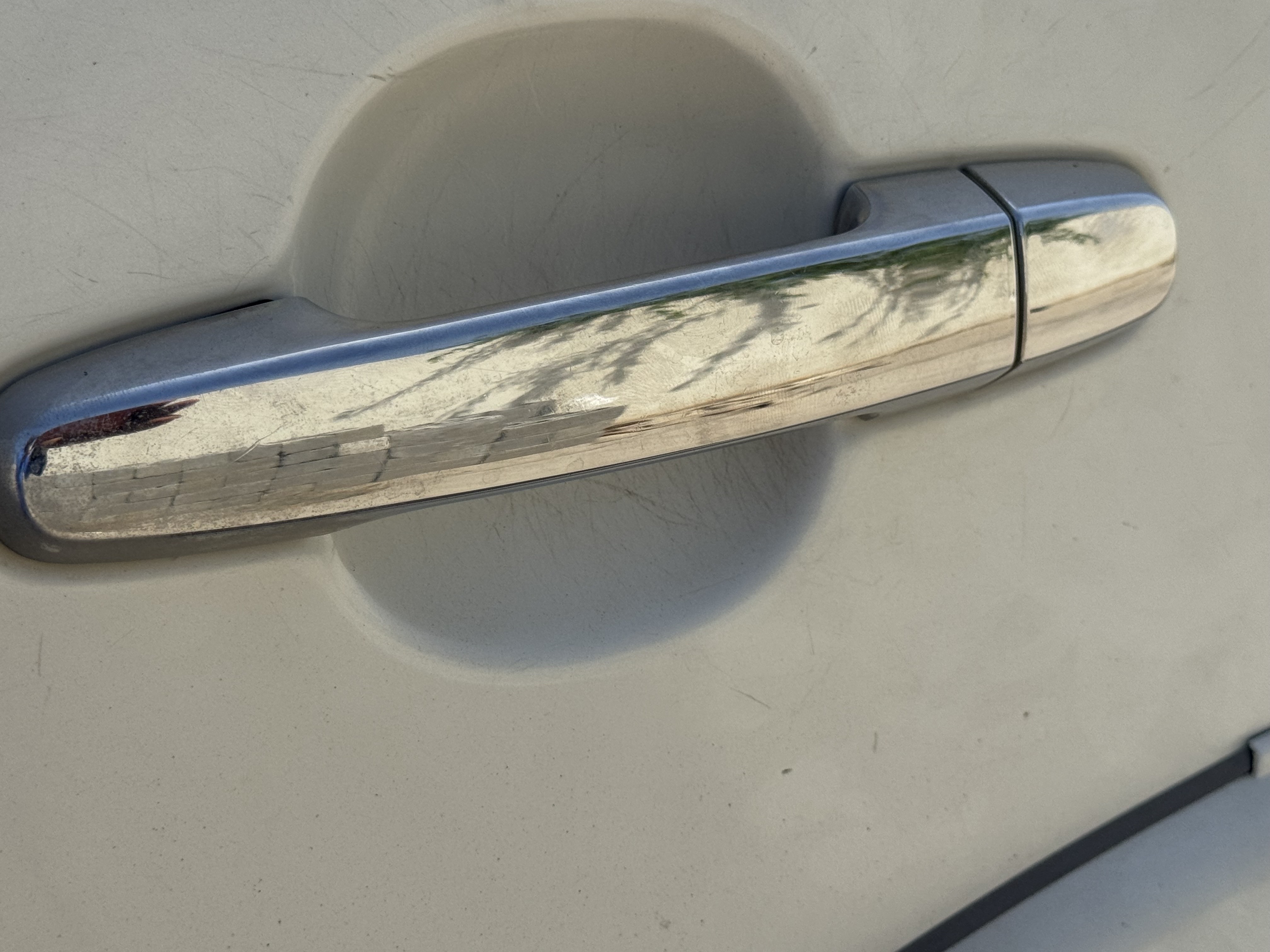 SUV-005-Toyota-Fortuner-SUVs-inspection-Interior-Door-handles-1