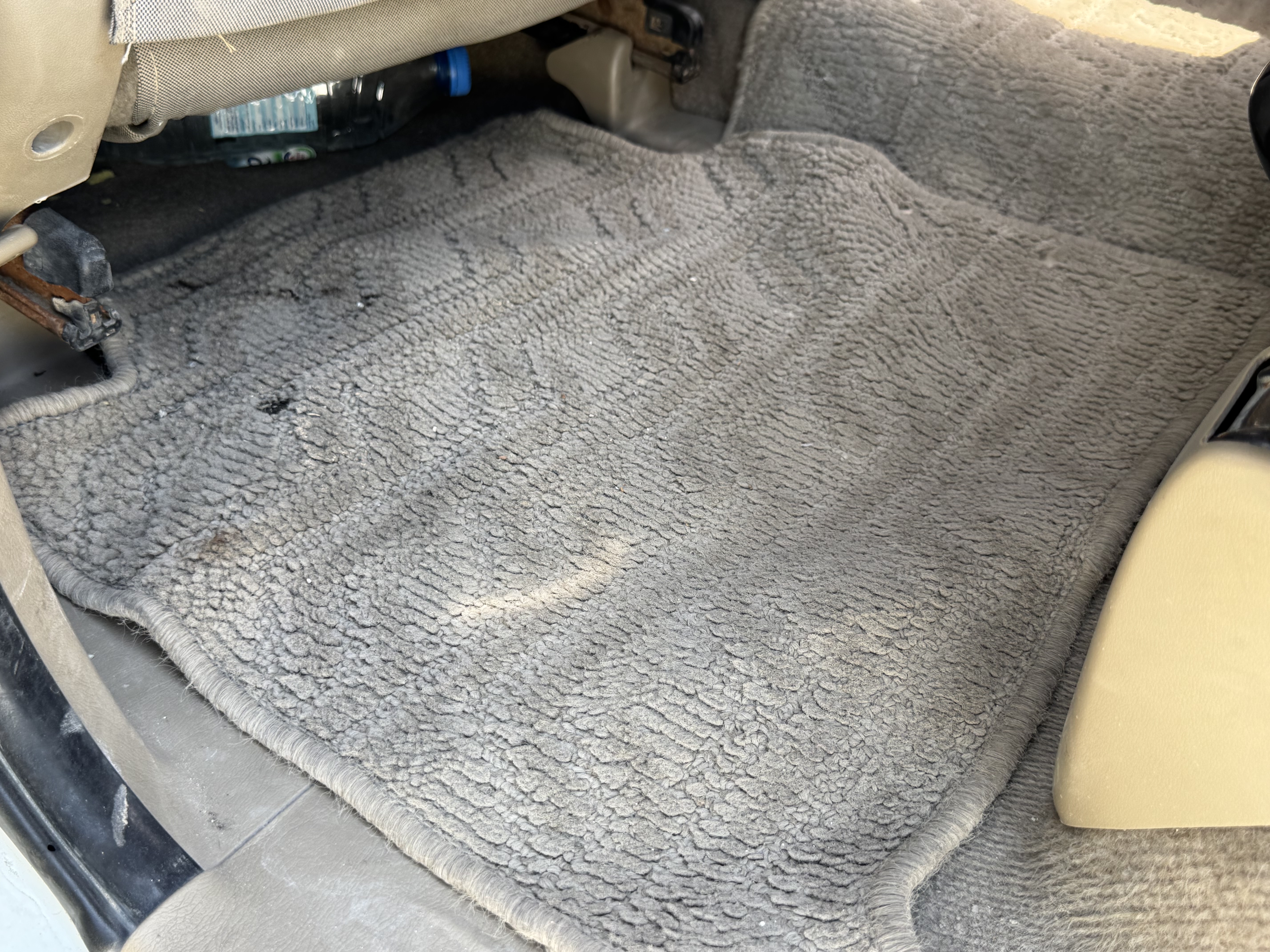 SUV-005-Toyota-Fortuner-SUVs-inspection-Interior-Floor-mats-1