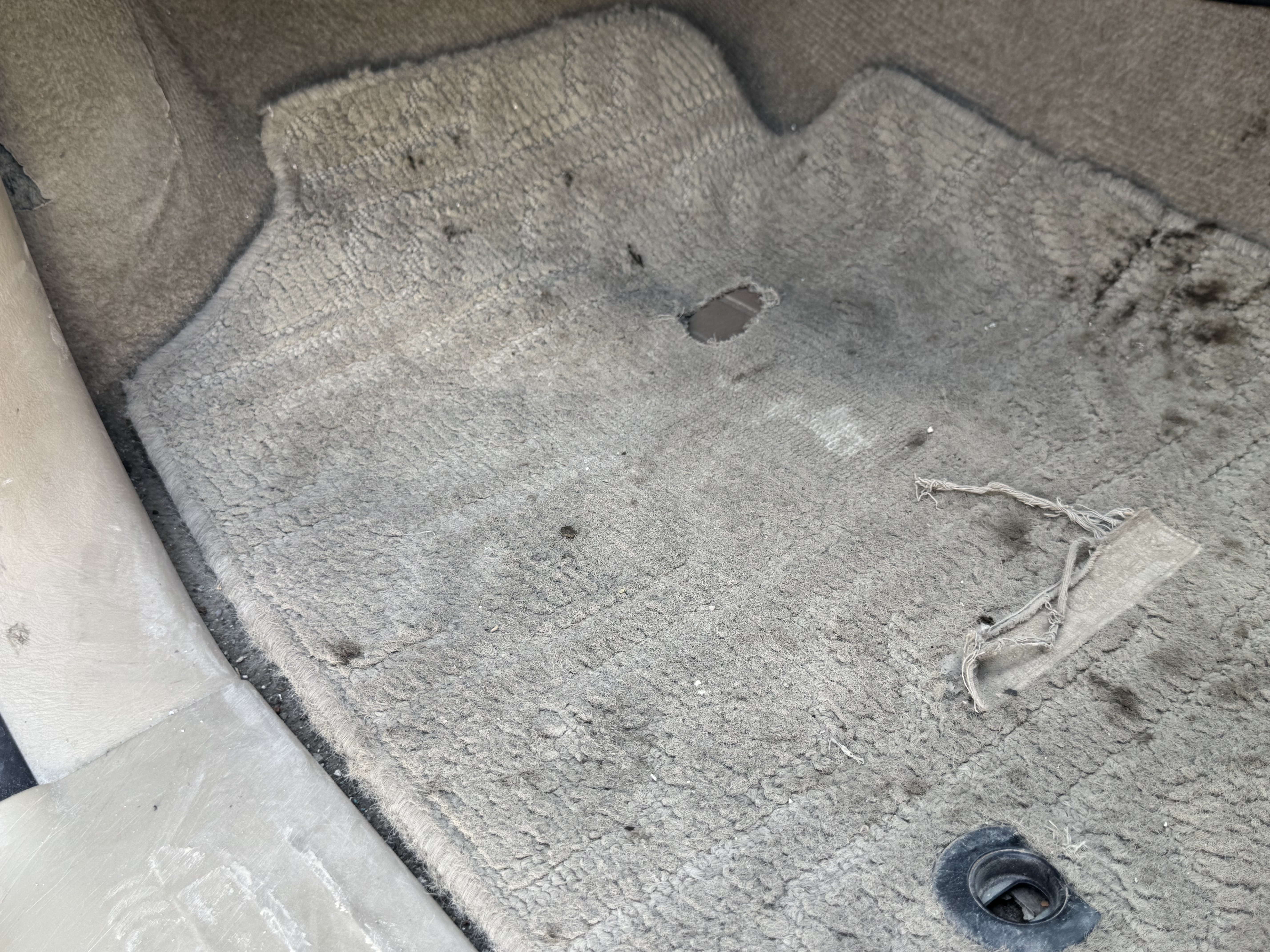 SUV-005-Toyota-Fortuner-SUVs-inspection-Interior-Floor-mats-1
