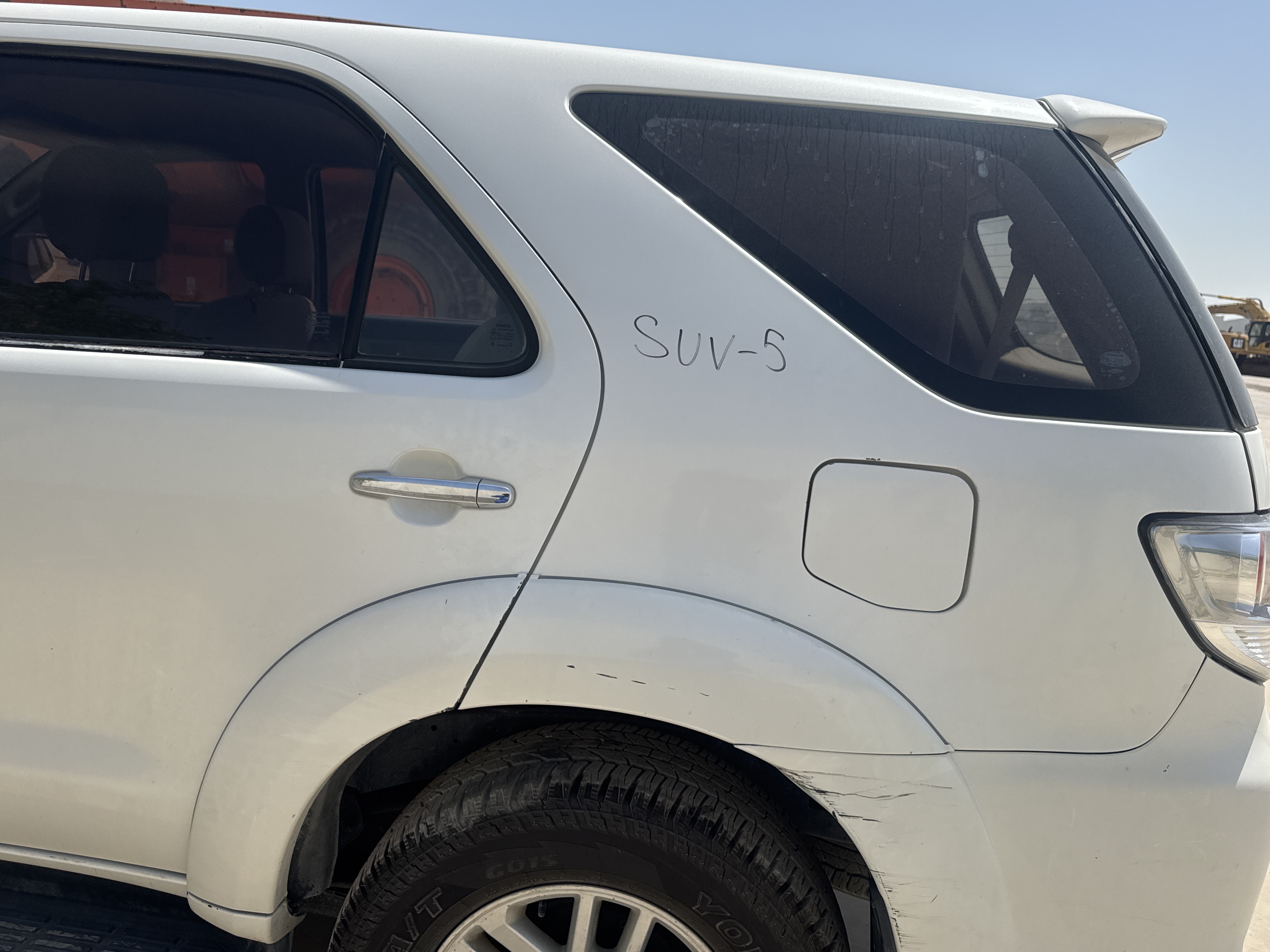 SUV-005-Toyota-Fortuner-SUVs-inspection-Exterior-Left-quarter-panel-1