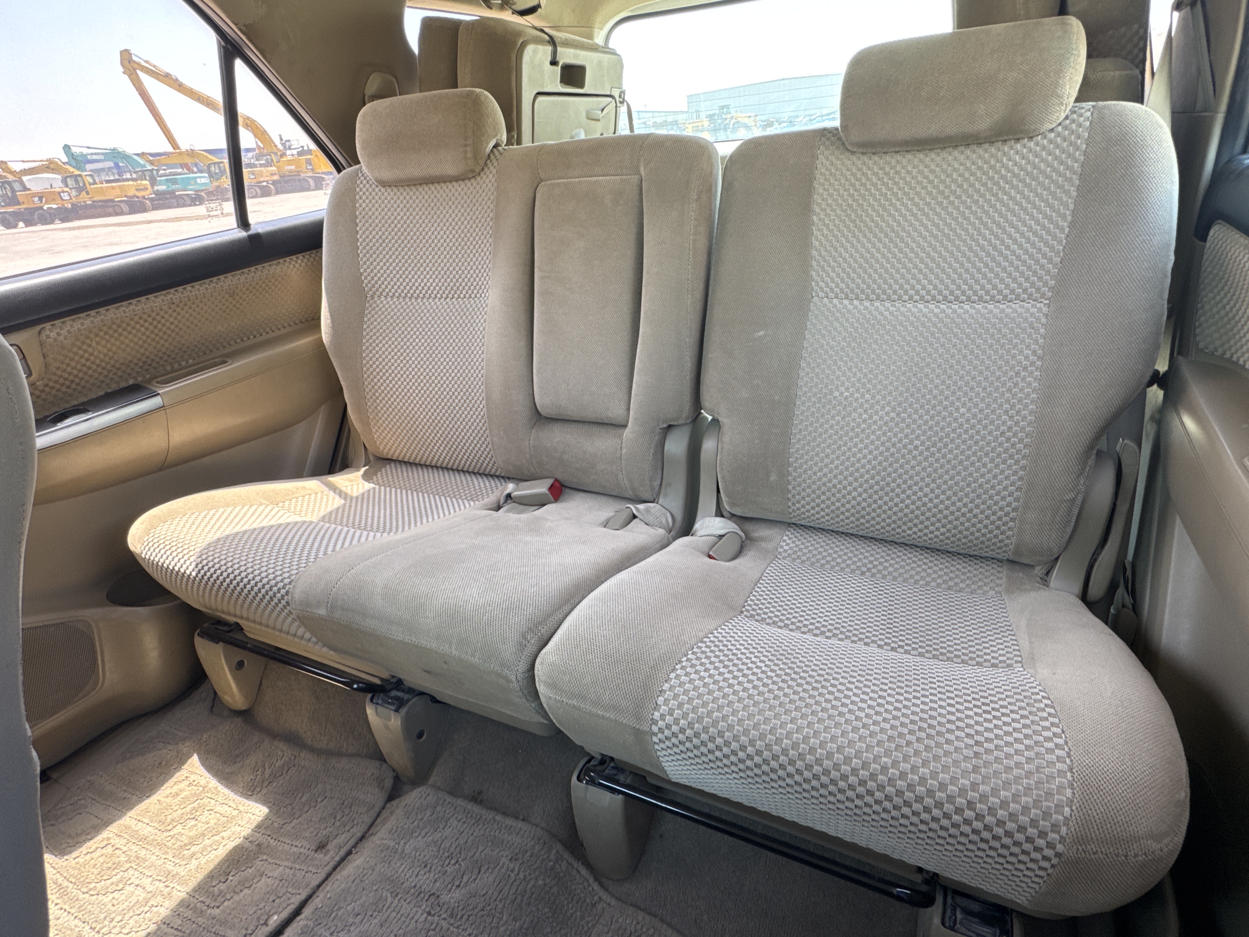 SUV-005-Toyota-Fortuner-SUVs-inspection-Interior-Rear-seat-1