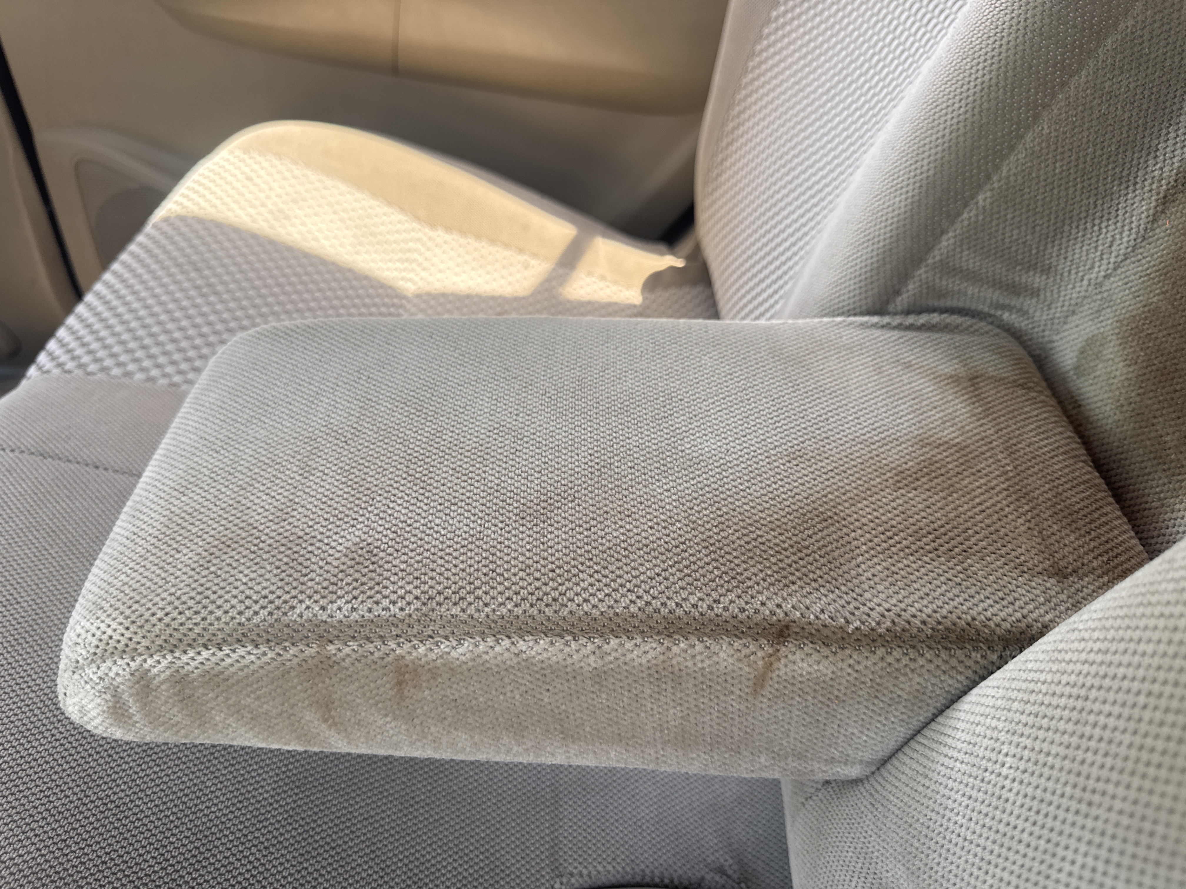 SUV-005-Toyota-Fortuner-SUVs-inspection-Interior-Armrest-2