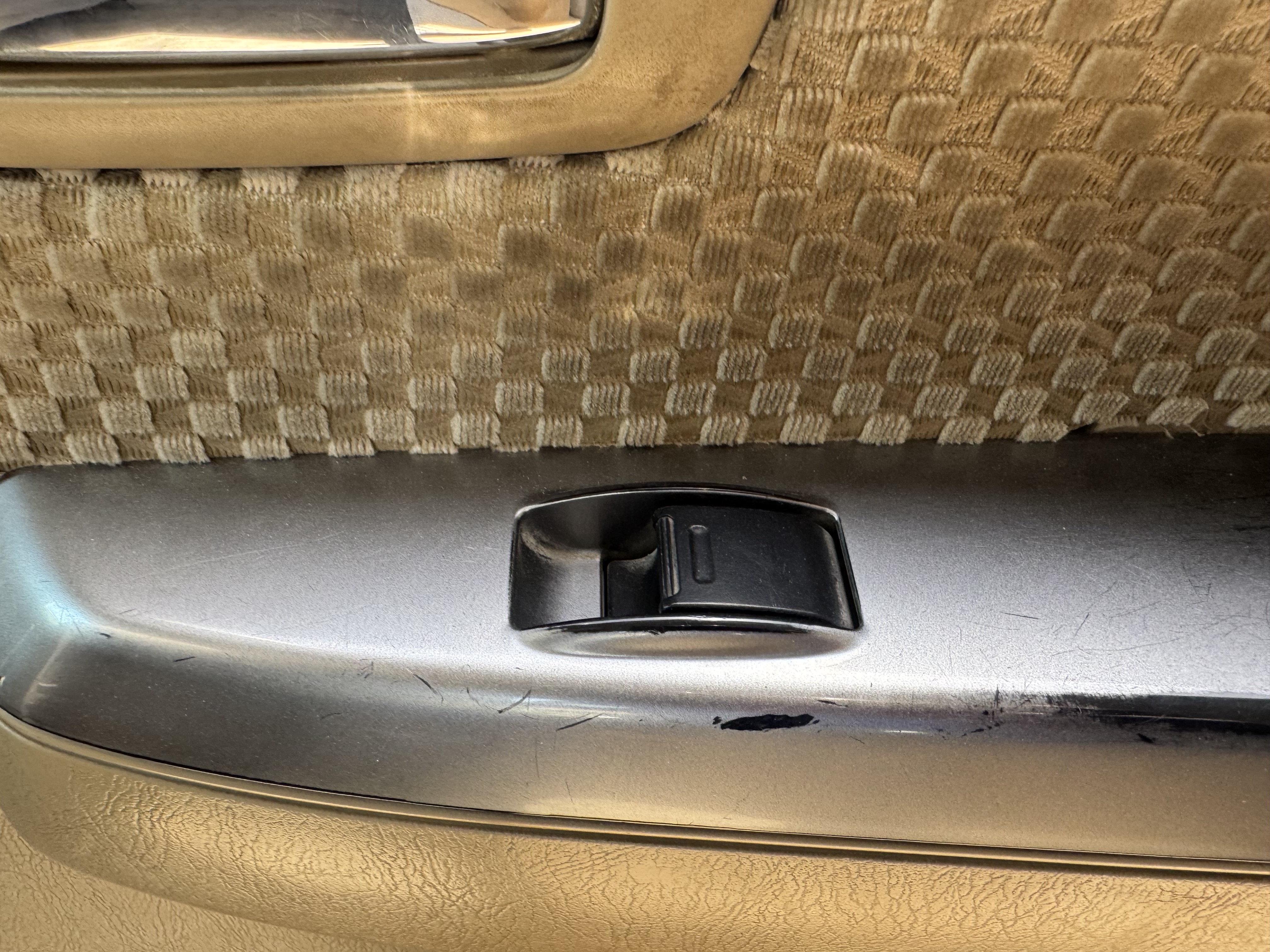 SUV-005-Toyota-Fortuner-SUVs-inspection-Electronics-Power-/-Manual-windows-1