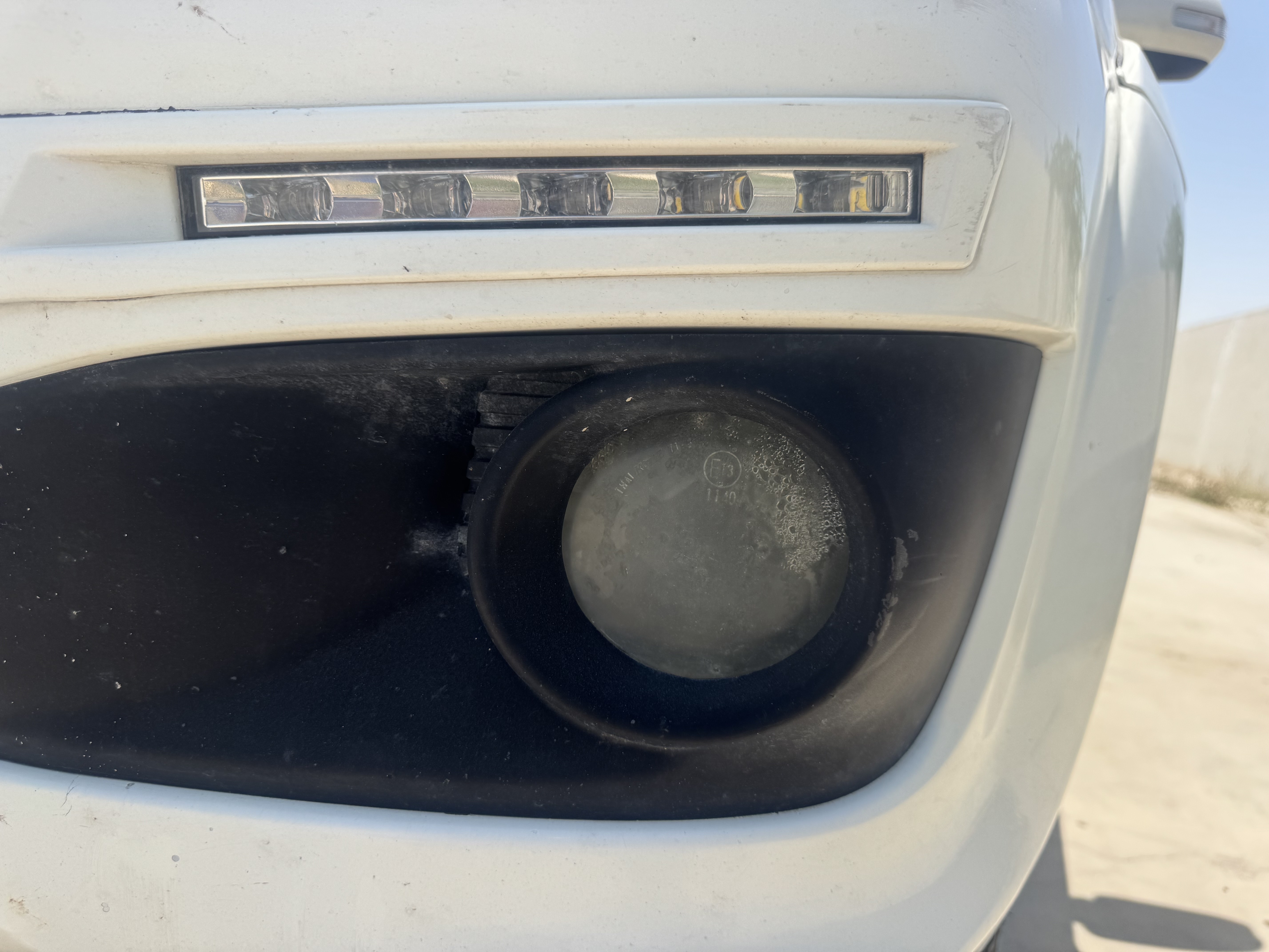 SUV-005-Toyota-Fortuner-SUVs-inspection-Electronics-Fog-lamps-1