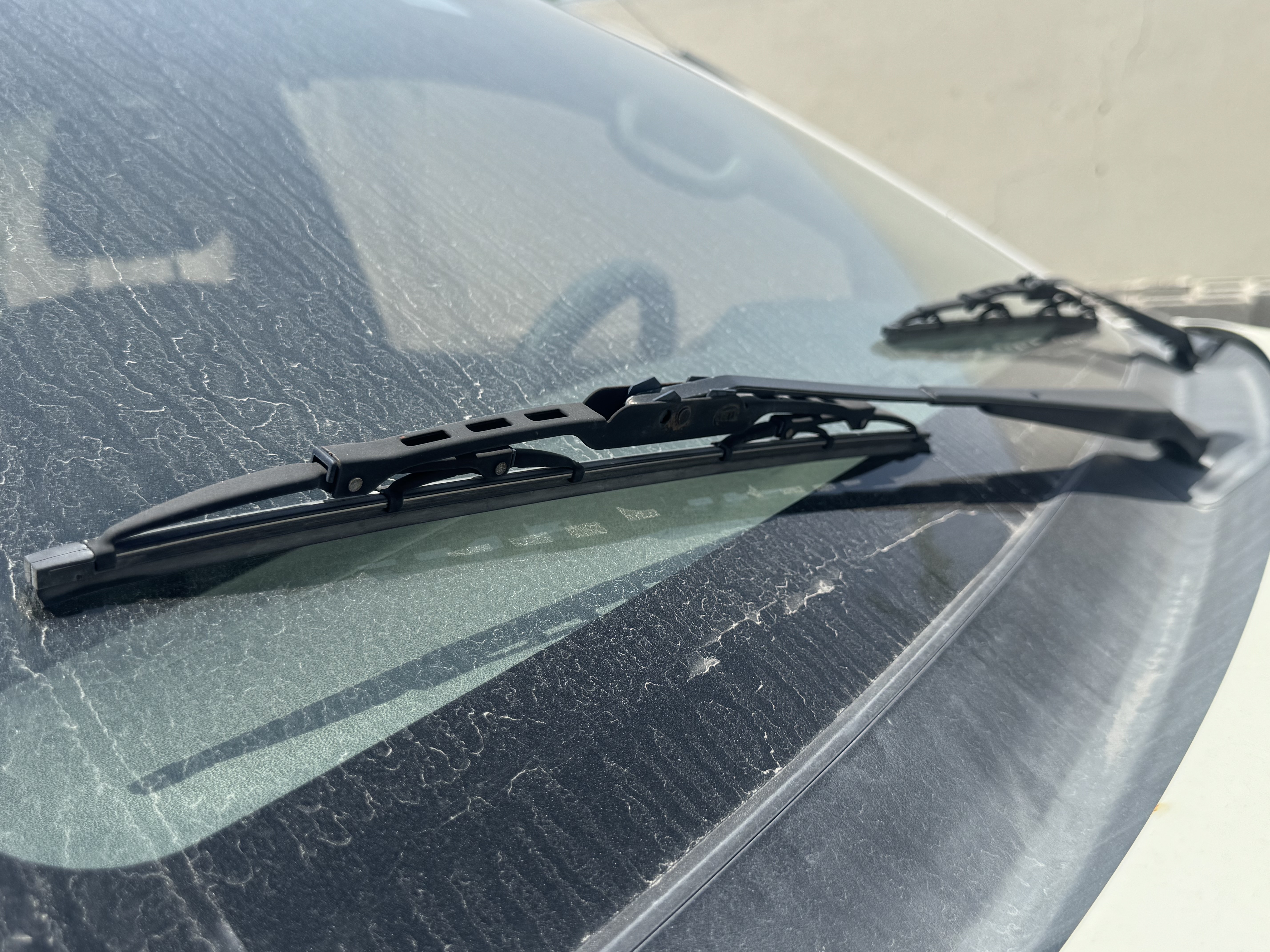 SUV-005-Toyota-Fortuner-SUVs-inspection-Electronics-Front-wiper-1