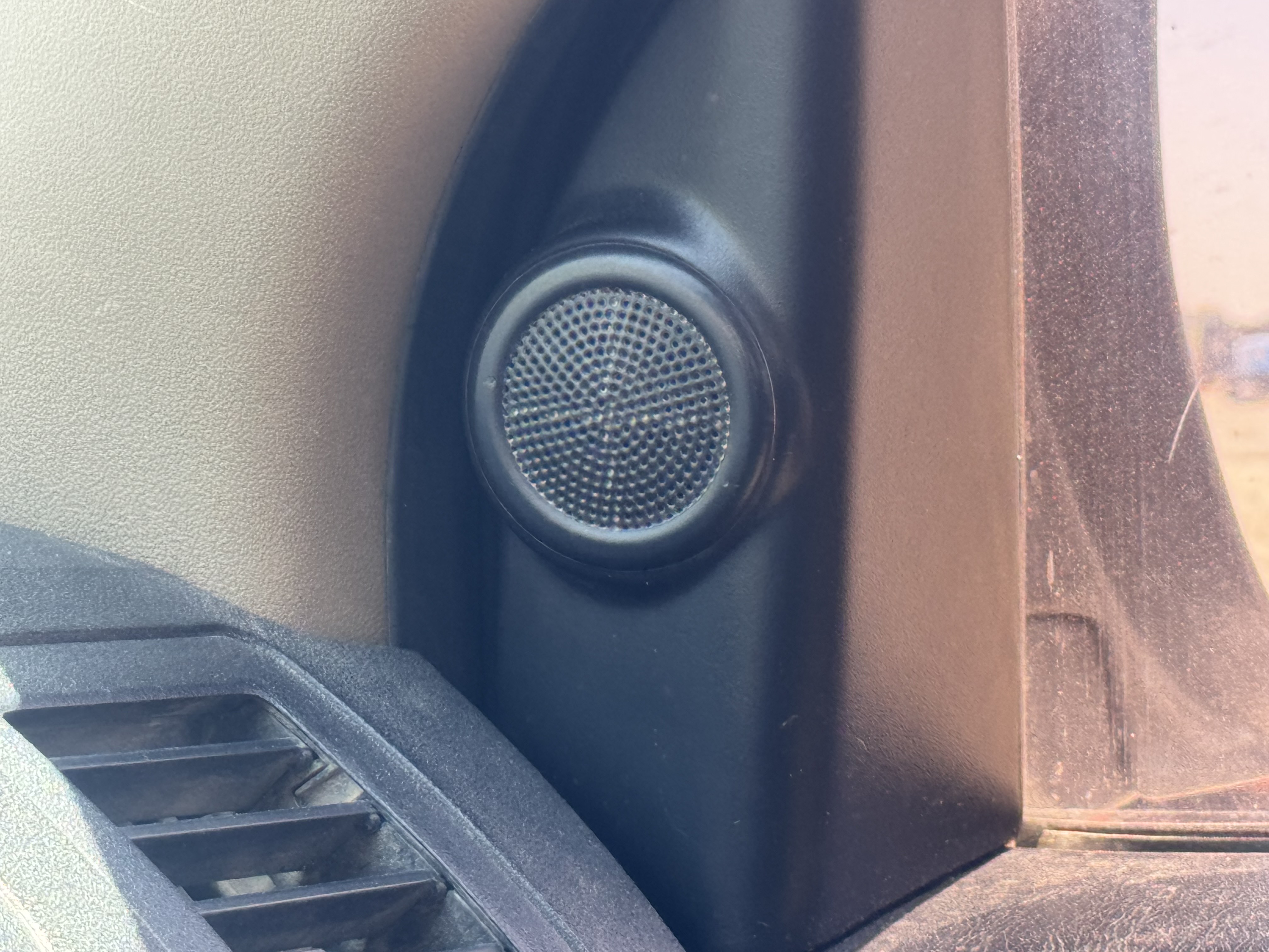 SUV-005-Toyota-Fortuner-SUVs-inspection-Electronics-Radio-/-Music-system-1